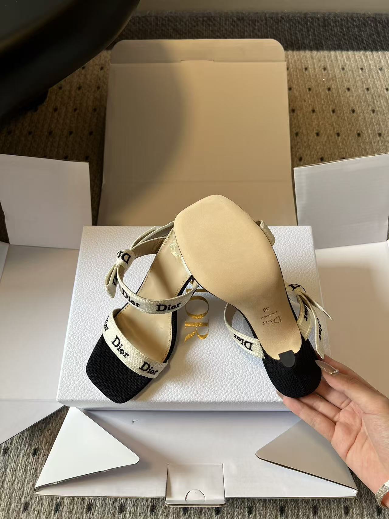 DI0R新作高品質レターハイヒール【50％割引+送料無料】