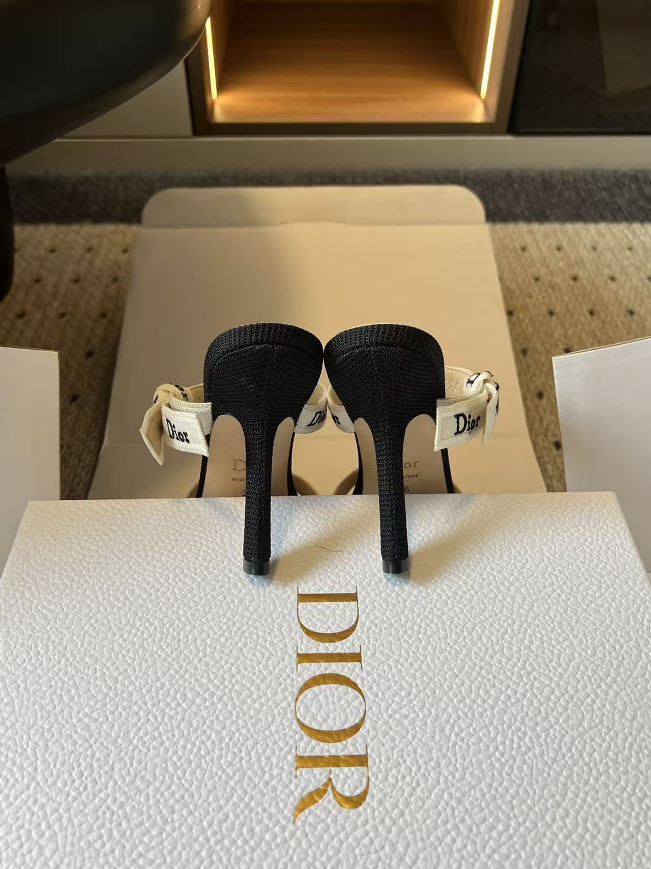 DI0R新作高品質レターハイヒール【50％割引+送料無料】