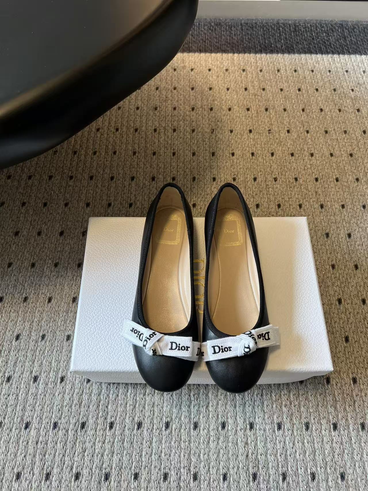 DIOR 上質なリボン付きフラットシューズ【50％割引+送料無料】