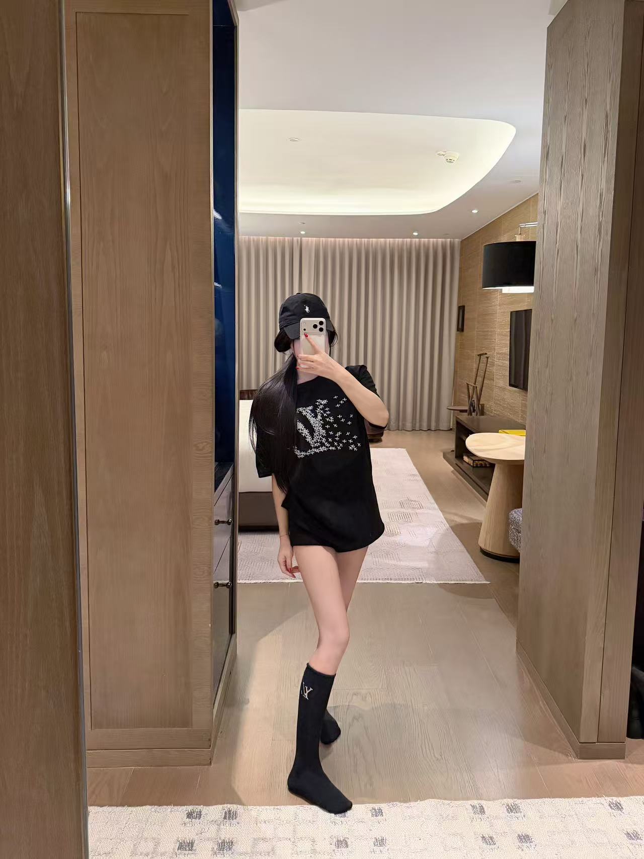 LV靴下＋飛行機の文字入りTシャツ【50％割引+送料無料】