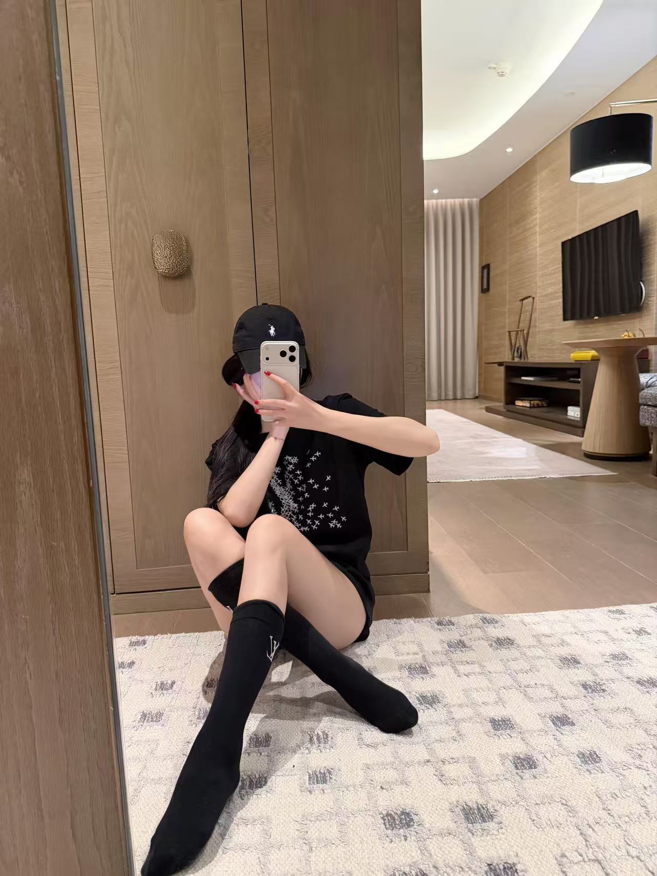 LV靴下＋飛行機の文字入りTシャツ【50％割引+送料無料】