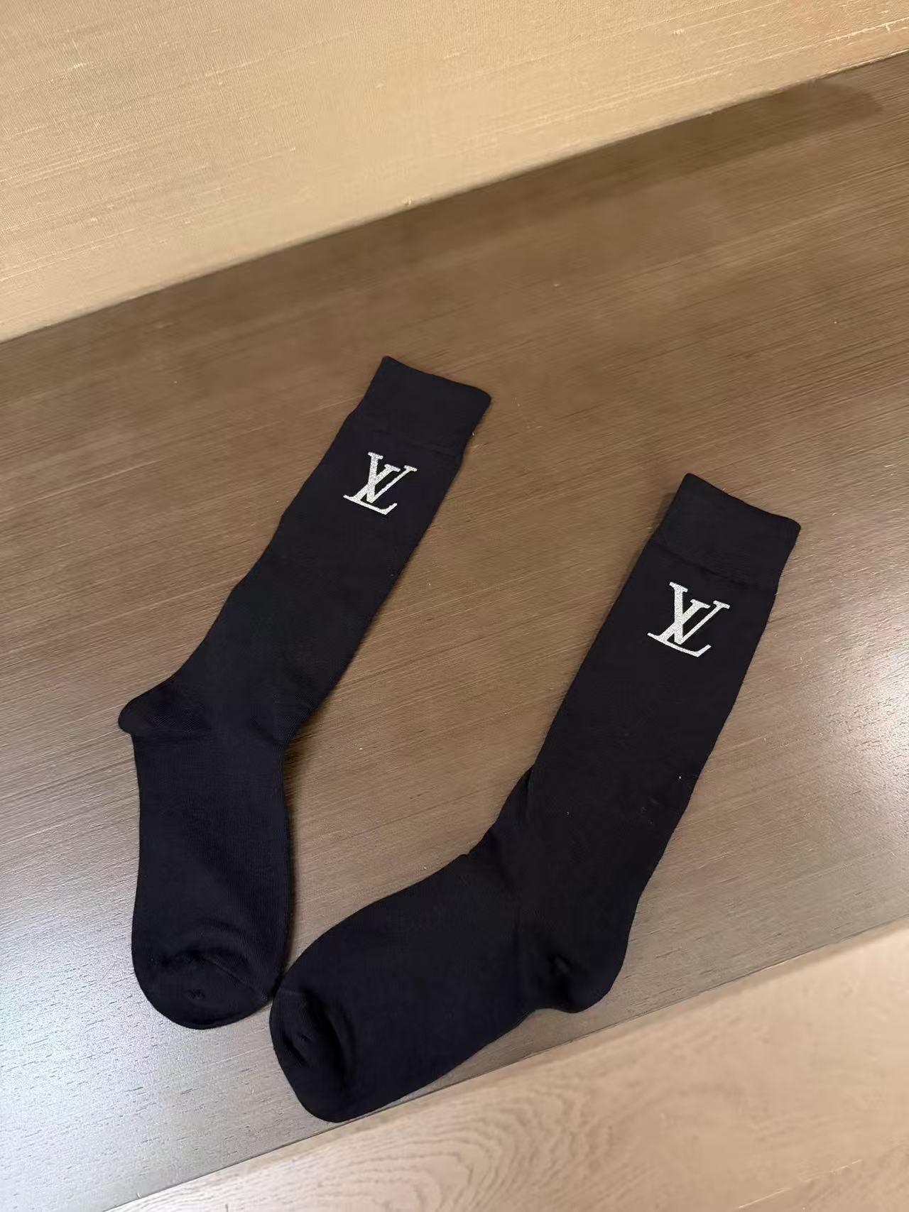 LV靴下＋飛行機の文字入りTシャツ【50％割引+送料無料】