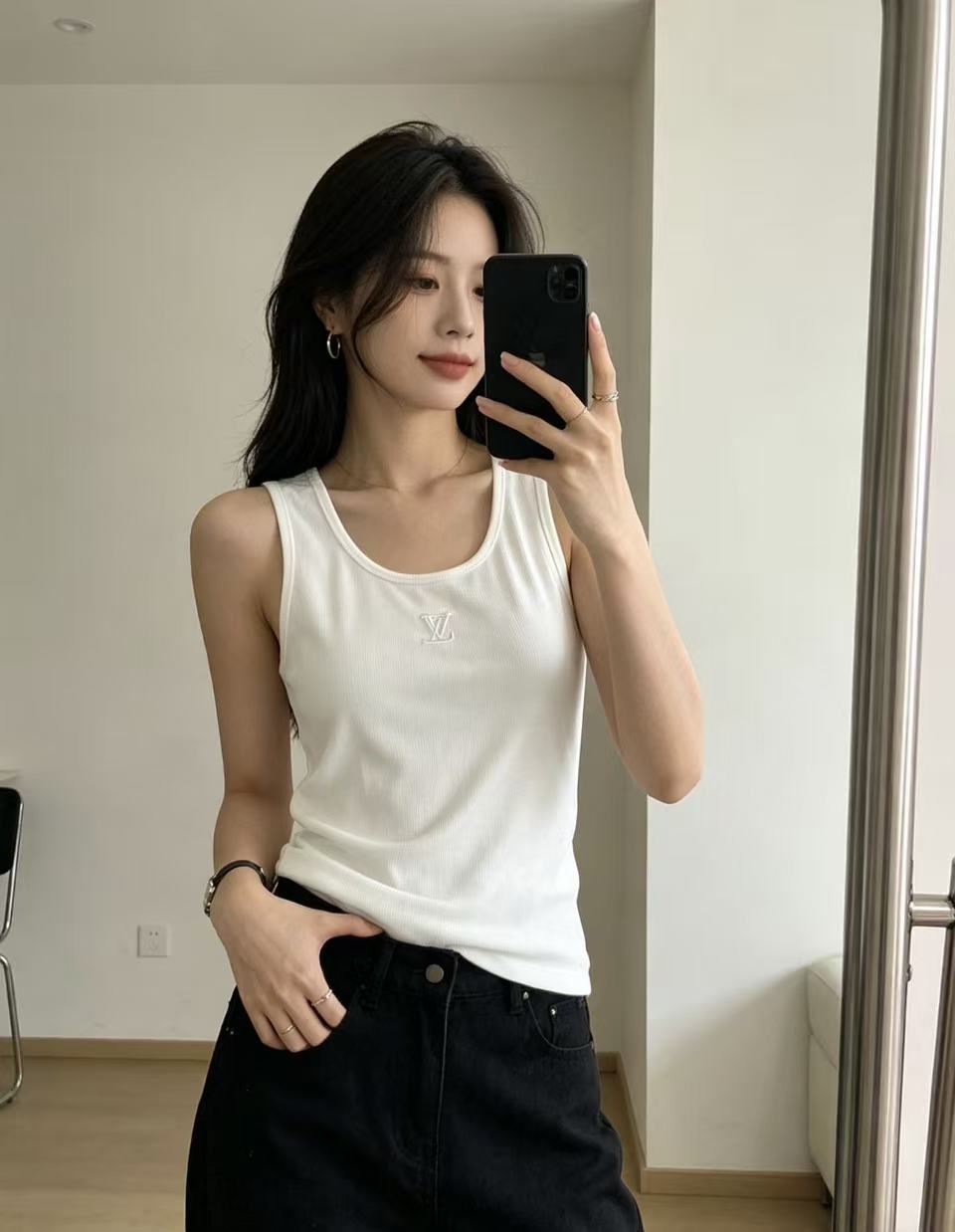 LV刺繍ロゴ入りベストTシャツ【50％割引+送料無料】