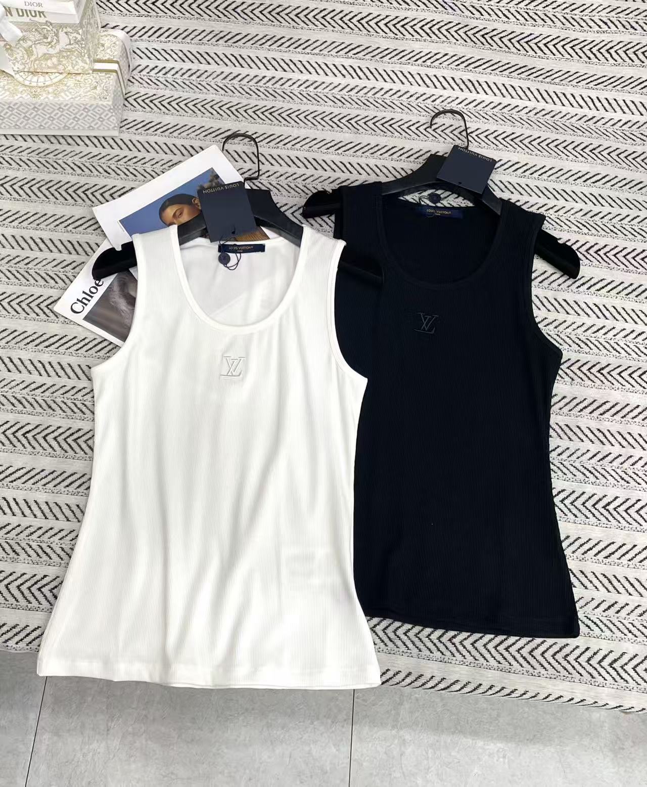 LV刺繍ロゴ入りベストTシャツ【50％割引+送料無料】