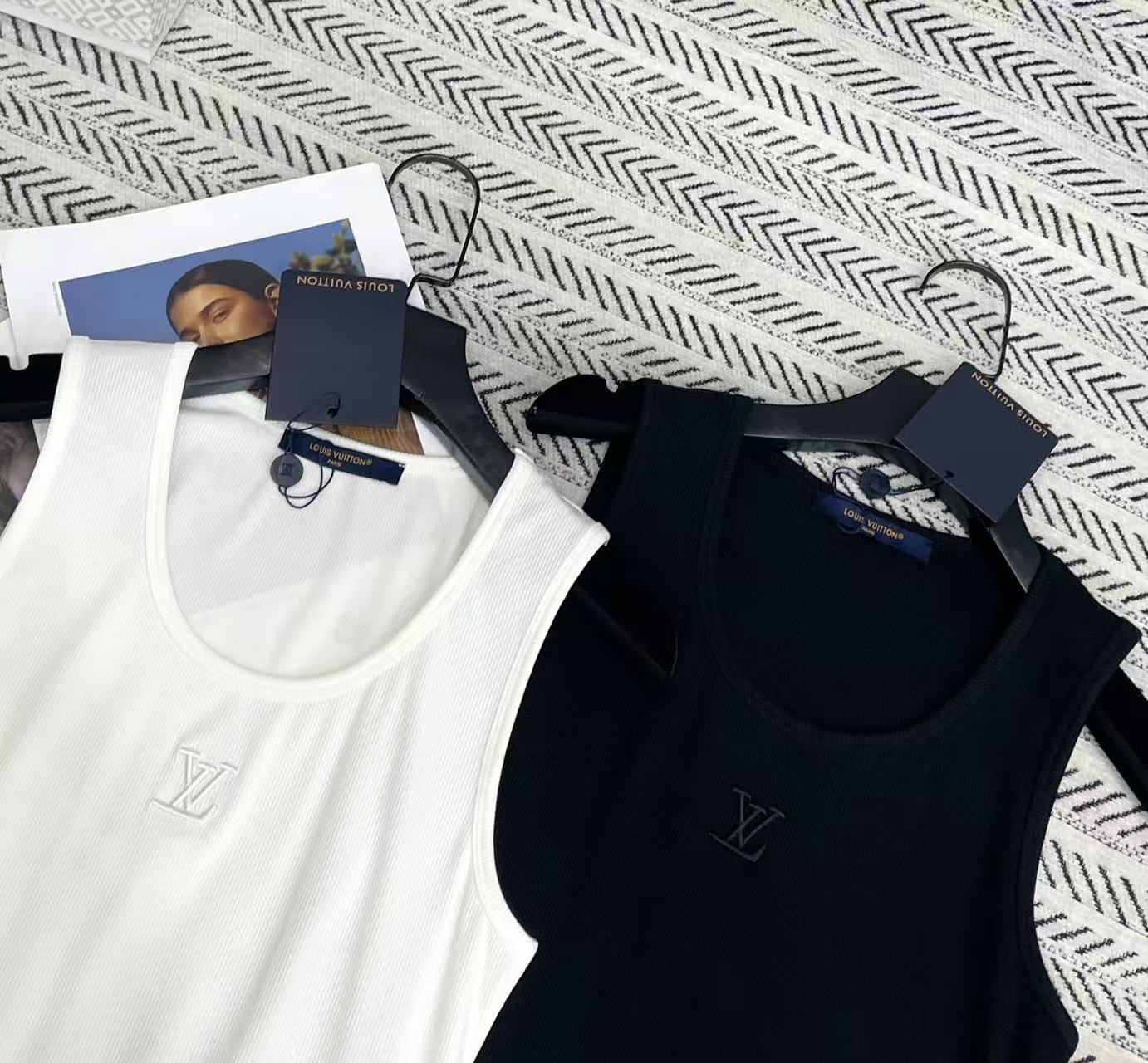 LV刺繍ロゴ入りベストTシャツ【50％割引+送料無料】