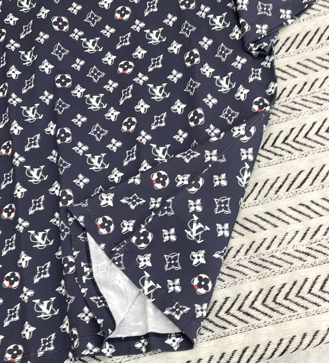 LVプリントTシャツ【50％割引+送料無料】