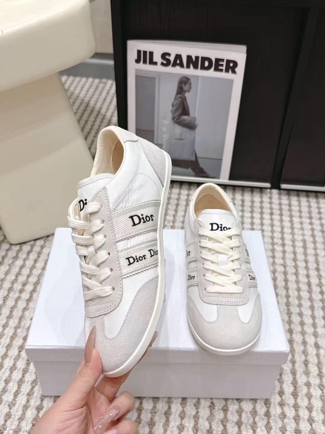 DIOR 上質レター装飾 レースアップ カジュアルシューズ【50％割引+送料無料】
