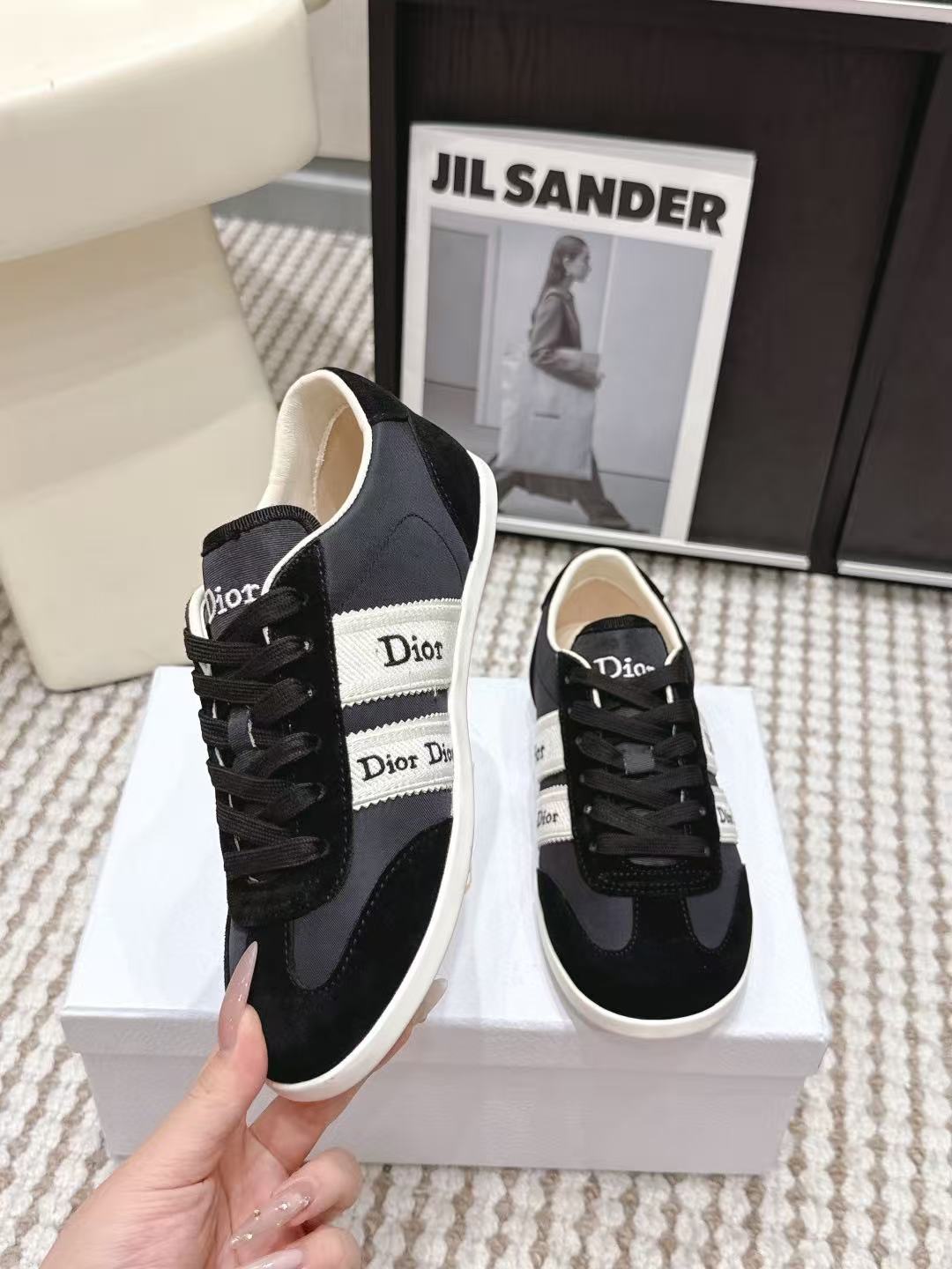 DIOR 上質レター装飾 レースアップ カジュアルシューズ【50％割引+送料無料】