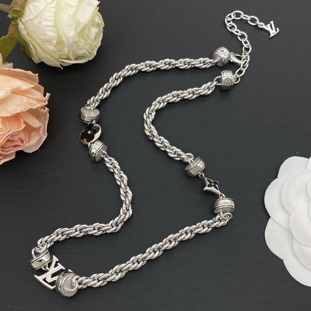 LV 四つ葉のクローバー ブレスレット ＋ ネックレス【50％割引+送料無料】