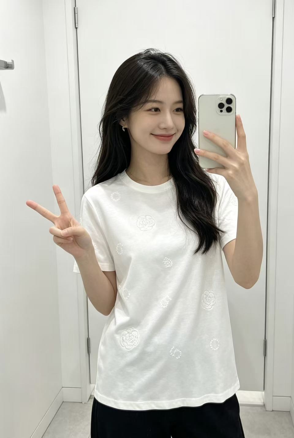 CHANE1 ビーズ付きカメリアTシャツ【50％割引+送料無料】