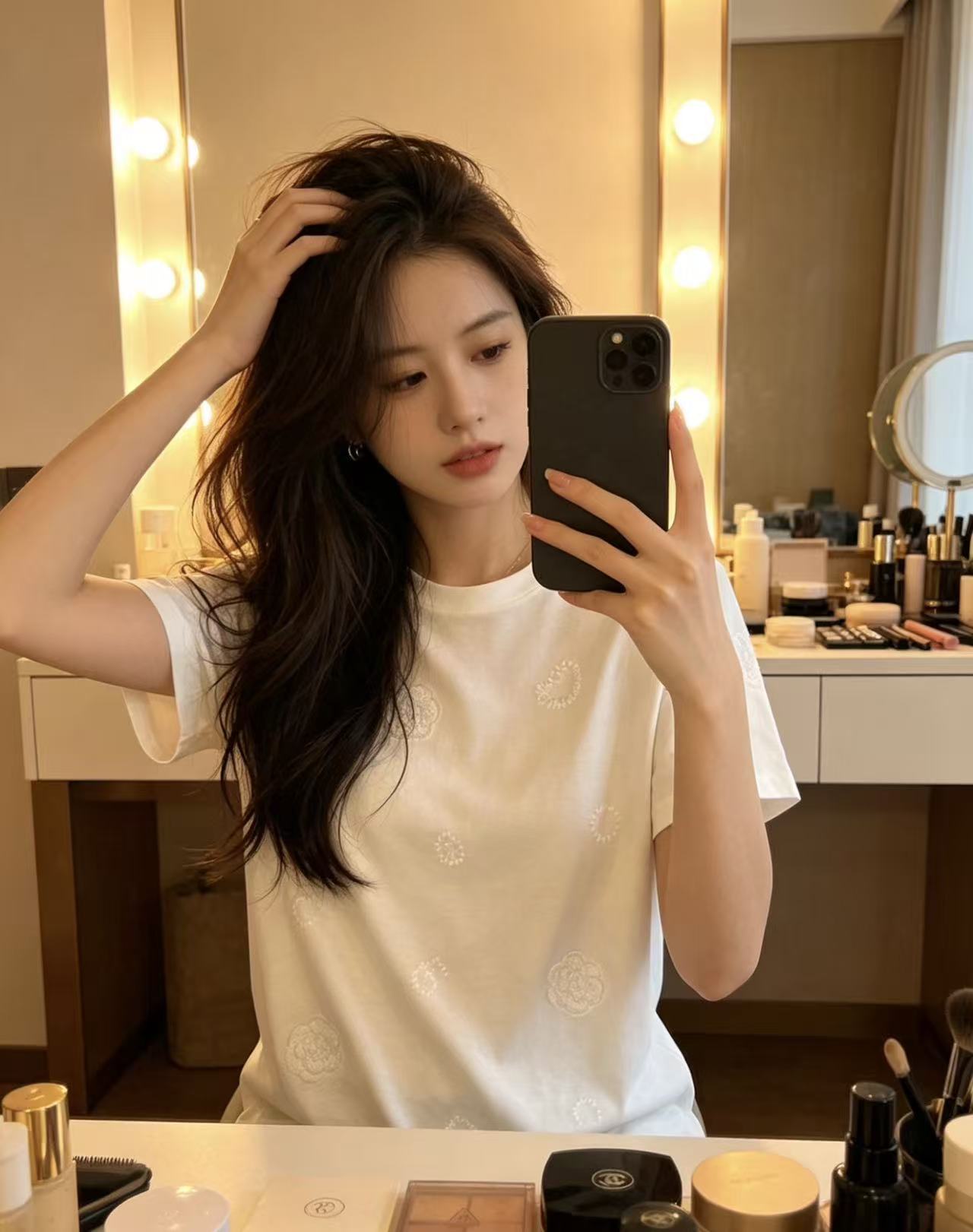 CHANE1 ビーズ付きカメリアTシャツ【50％割引+送料無料】