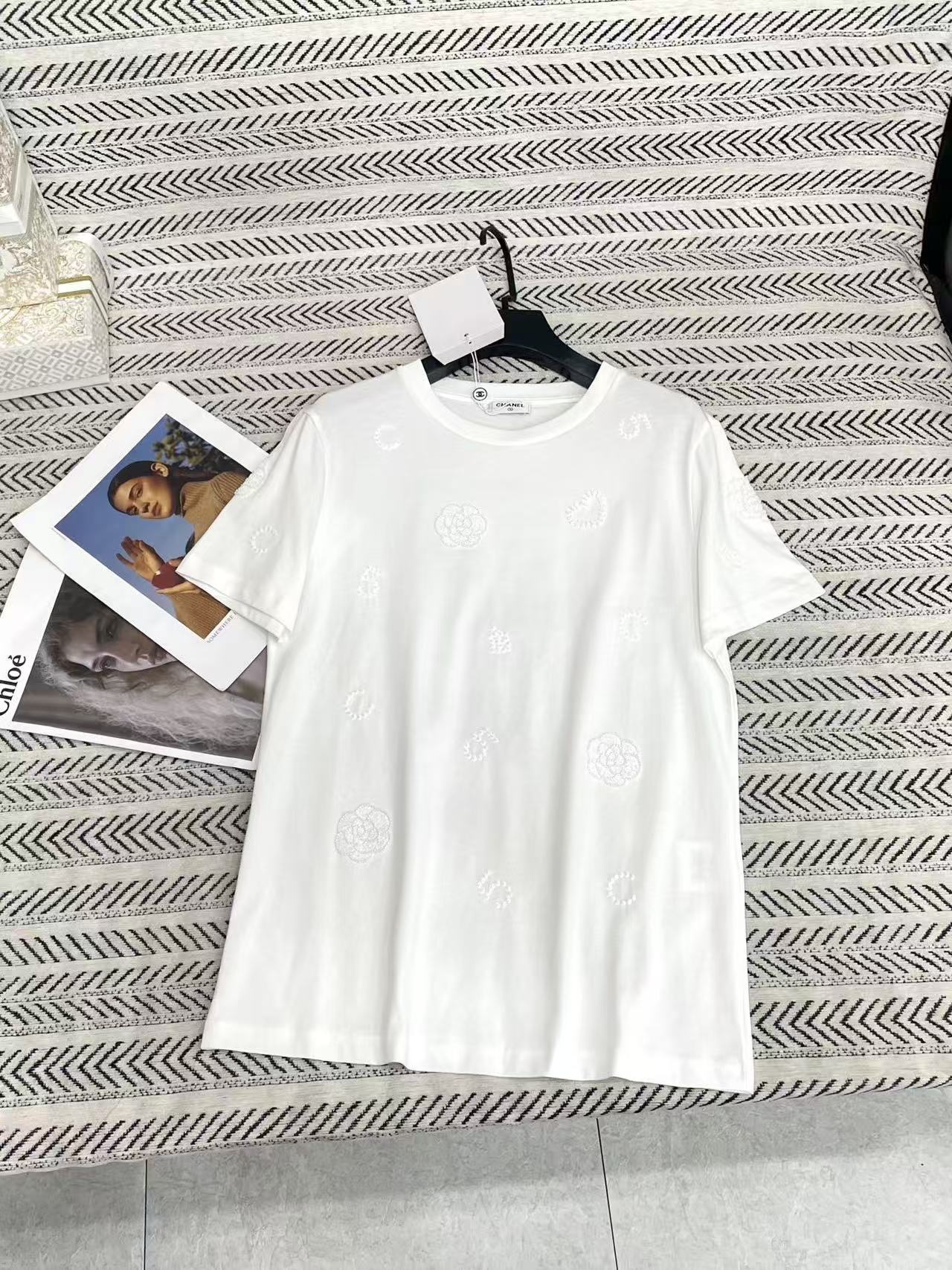 CHANE1 ビーズ付きカメリアTシャツ【50％割引+送料無料】