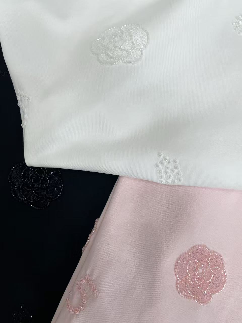 CHANE1 ビーズ付きカメリアTシャツ【50％割引+送料無料】