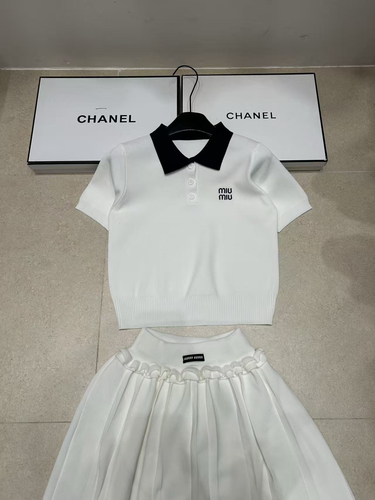 M1UM1U ウールトップス＆スカート 2点セット【50％割引+送料無料】