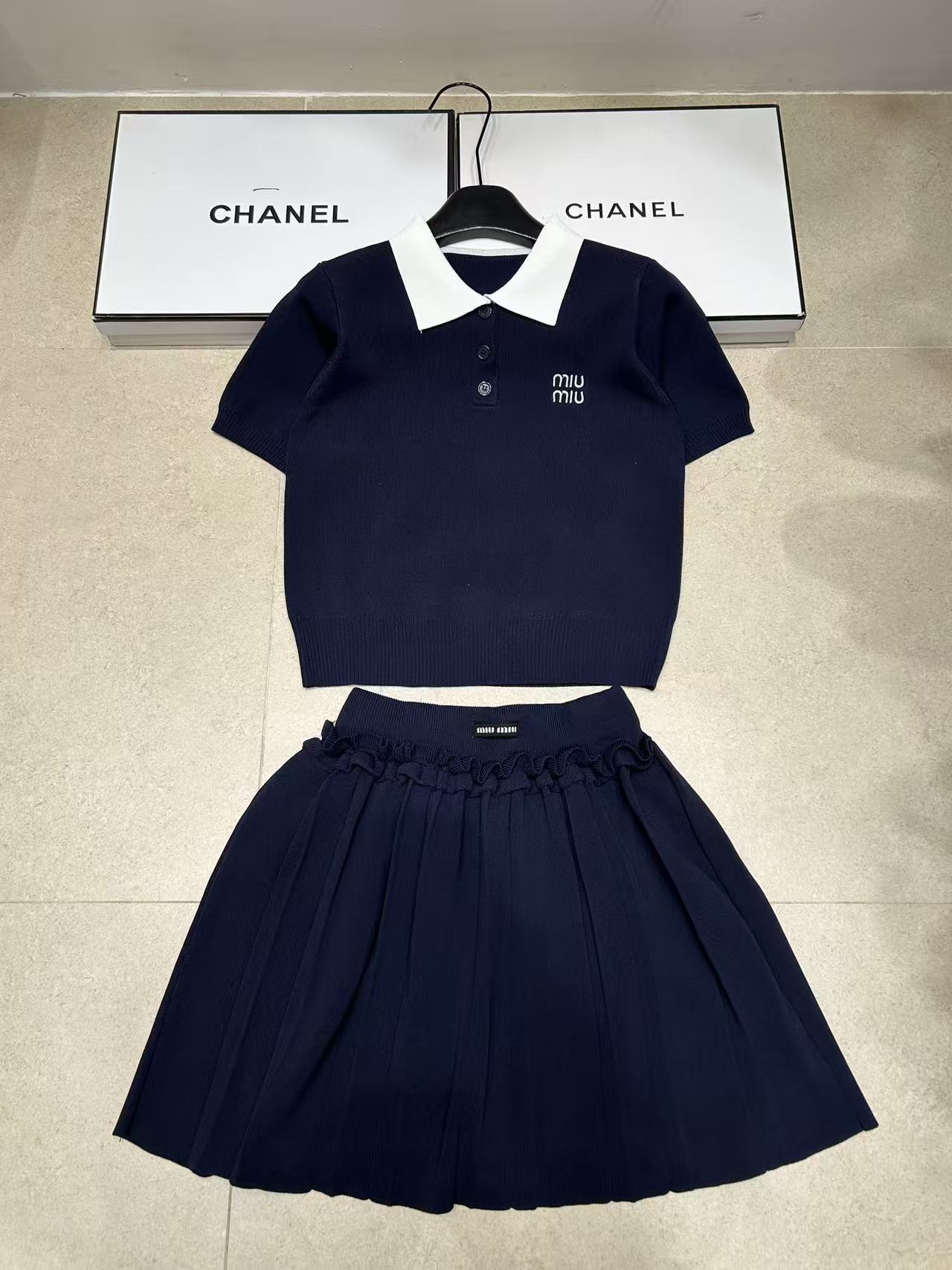 M1UM1U ウールトップス＆スカート 2点セット【50％割引+送料無料】