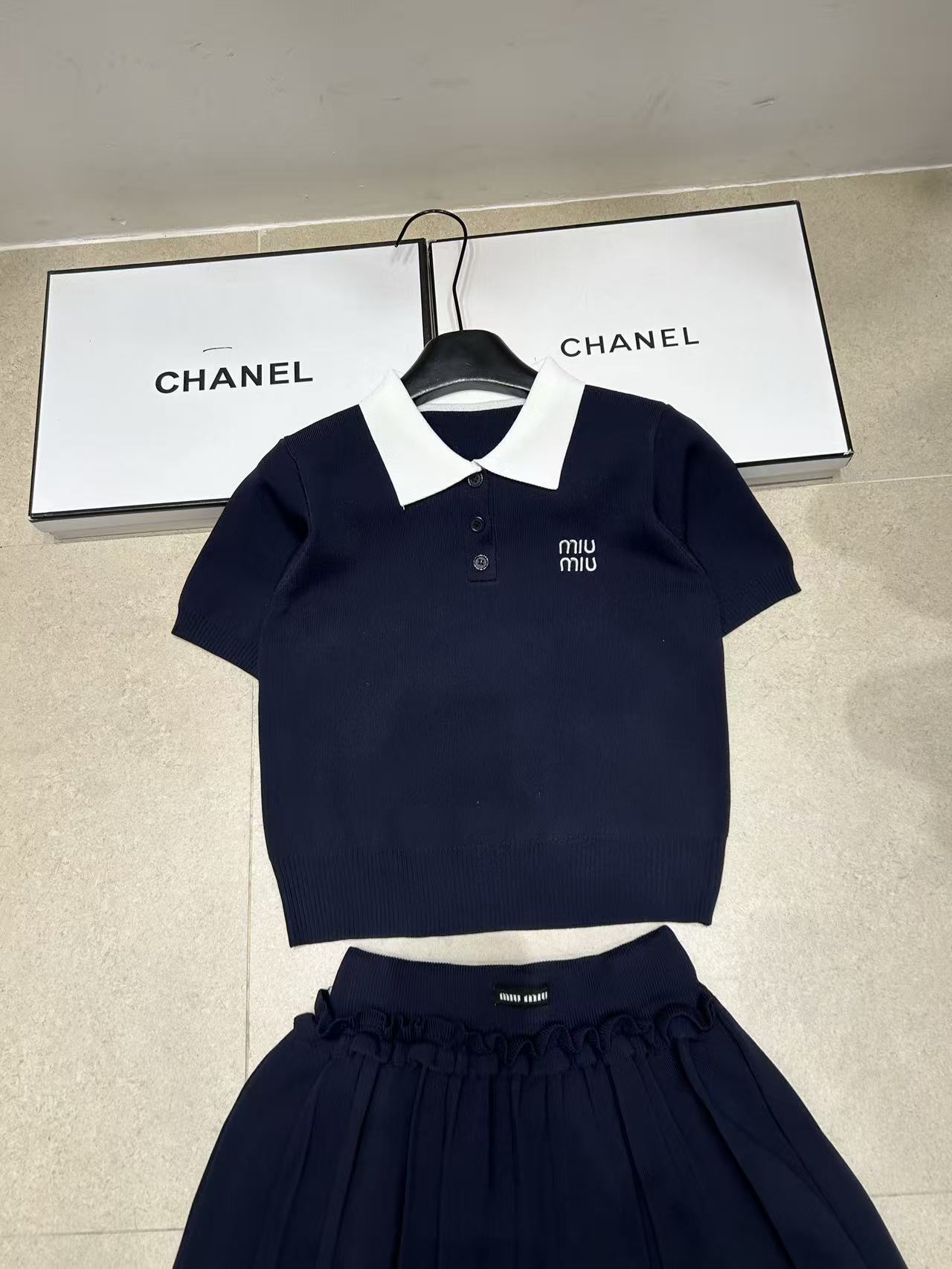 M1UM1U ウールトップス＆スカート 2点セット【50％割引+送料無料】