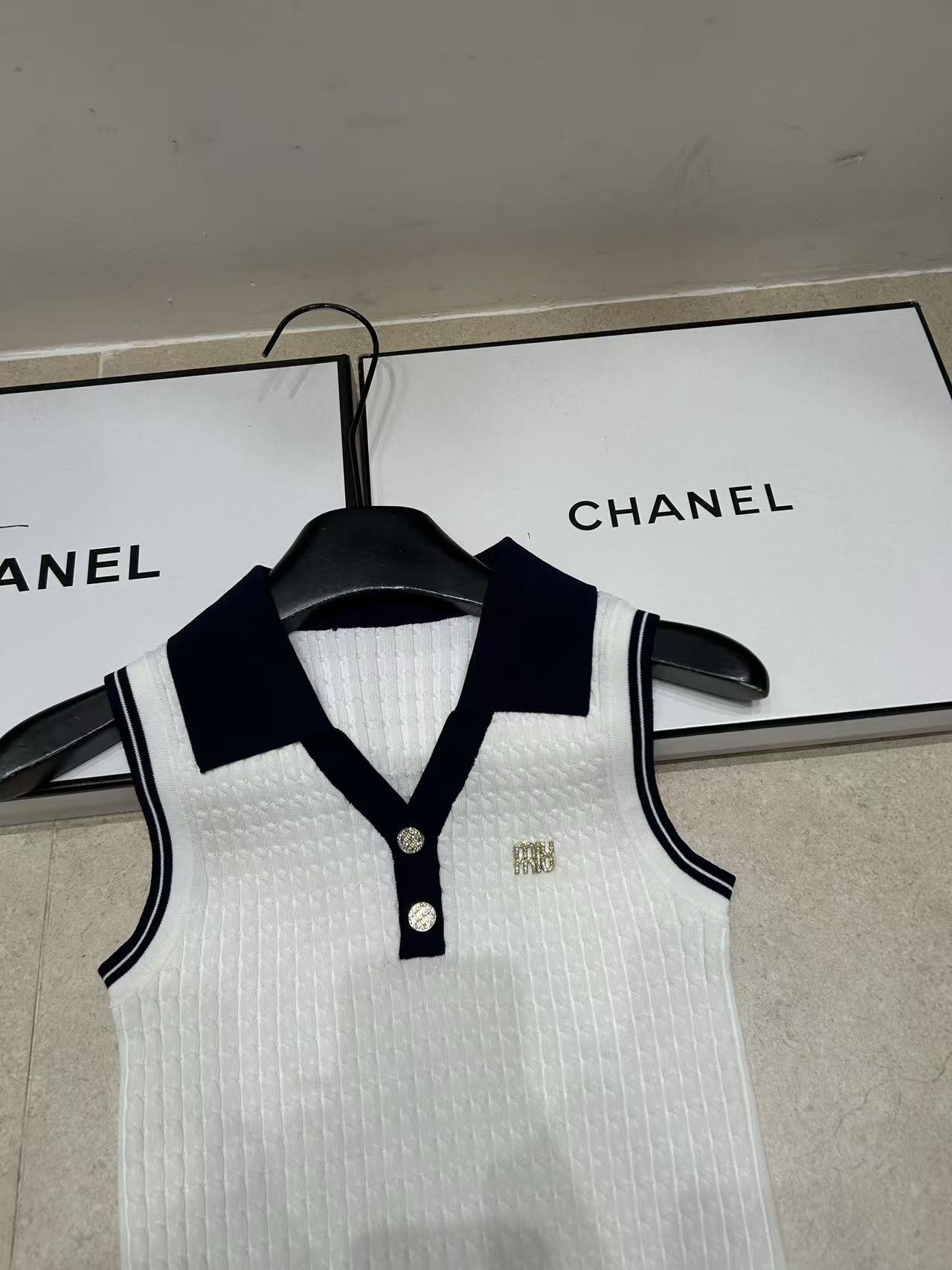 M1UM1U ラペルレタリング ウールセーター【50％割引+送料無料】