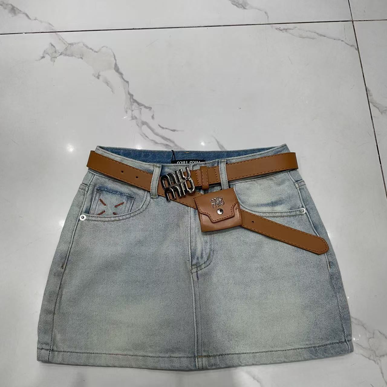 M1UM1U デニムベルトスカート【50％割引+送料無料】