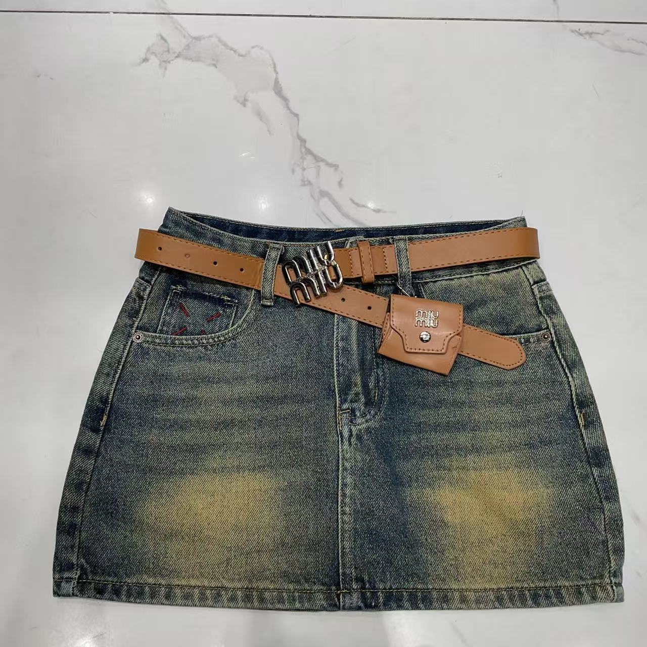 M1UM1U デニムベルトスカート【50％割引+送料無料】