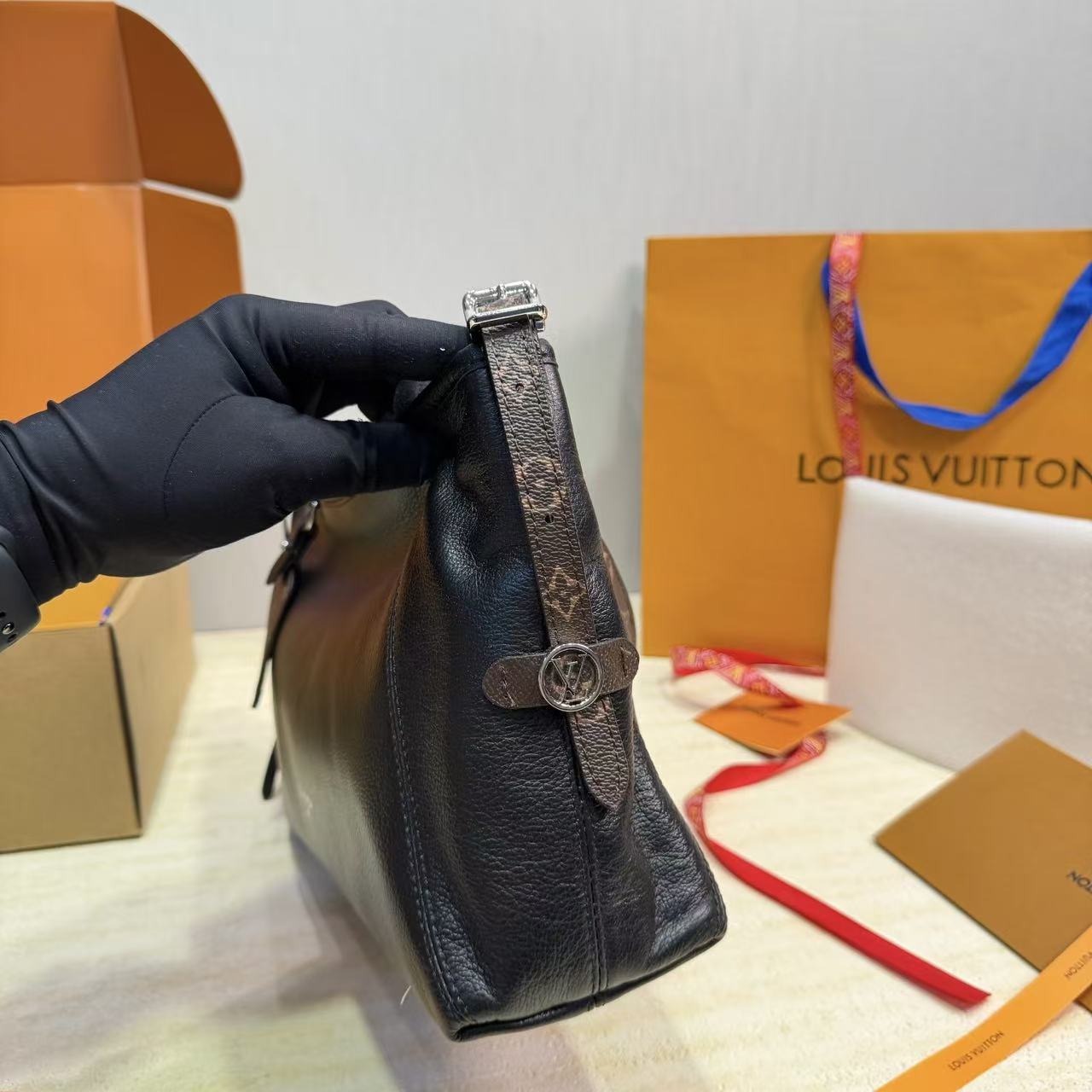 LV Pallas牛革トートバッグ【50％割引+送料無料】