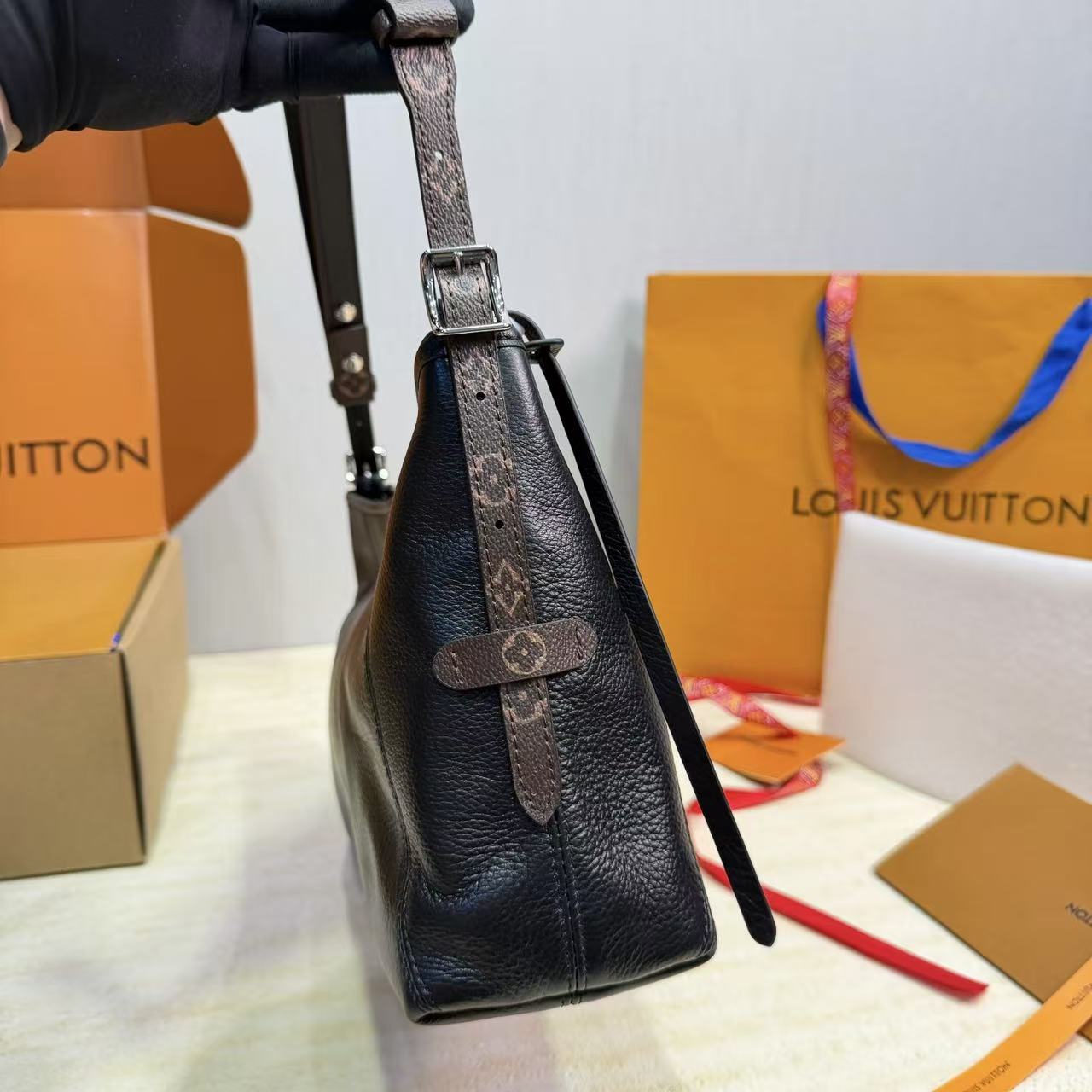 LV Pallas牛革トートバッグ【50％割引+送料無料】