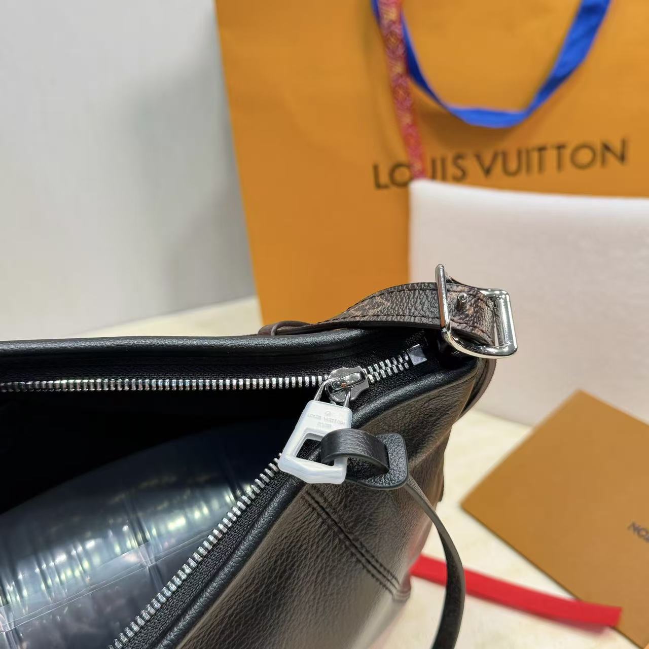 LV Pallas牛革トートバッグ【50％割引+送料無料】