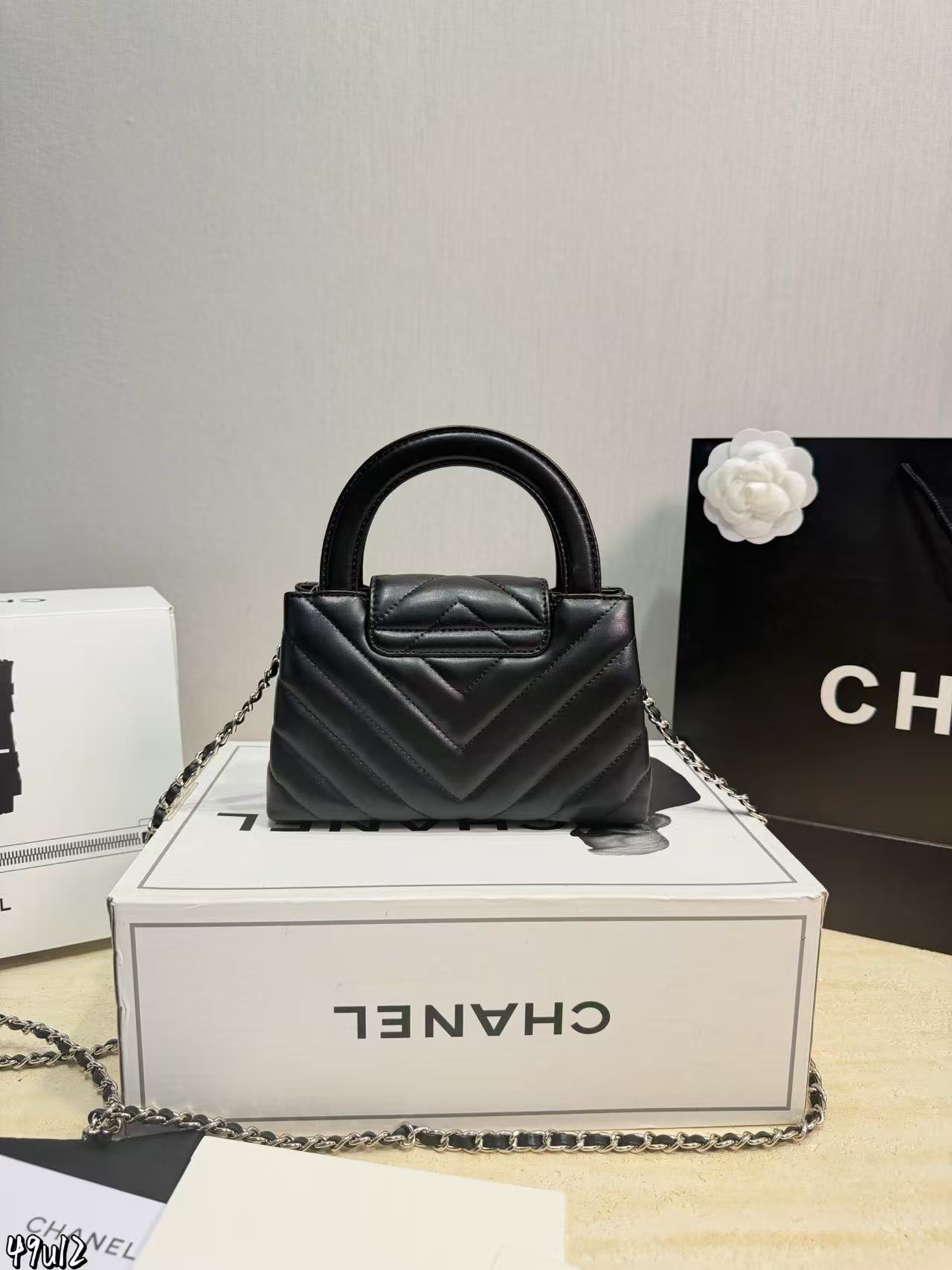 CHANE1 チェーンハンドバッグ【50％割引+送料無料】