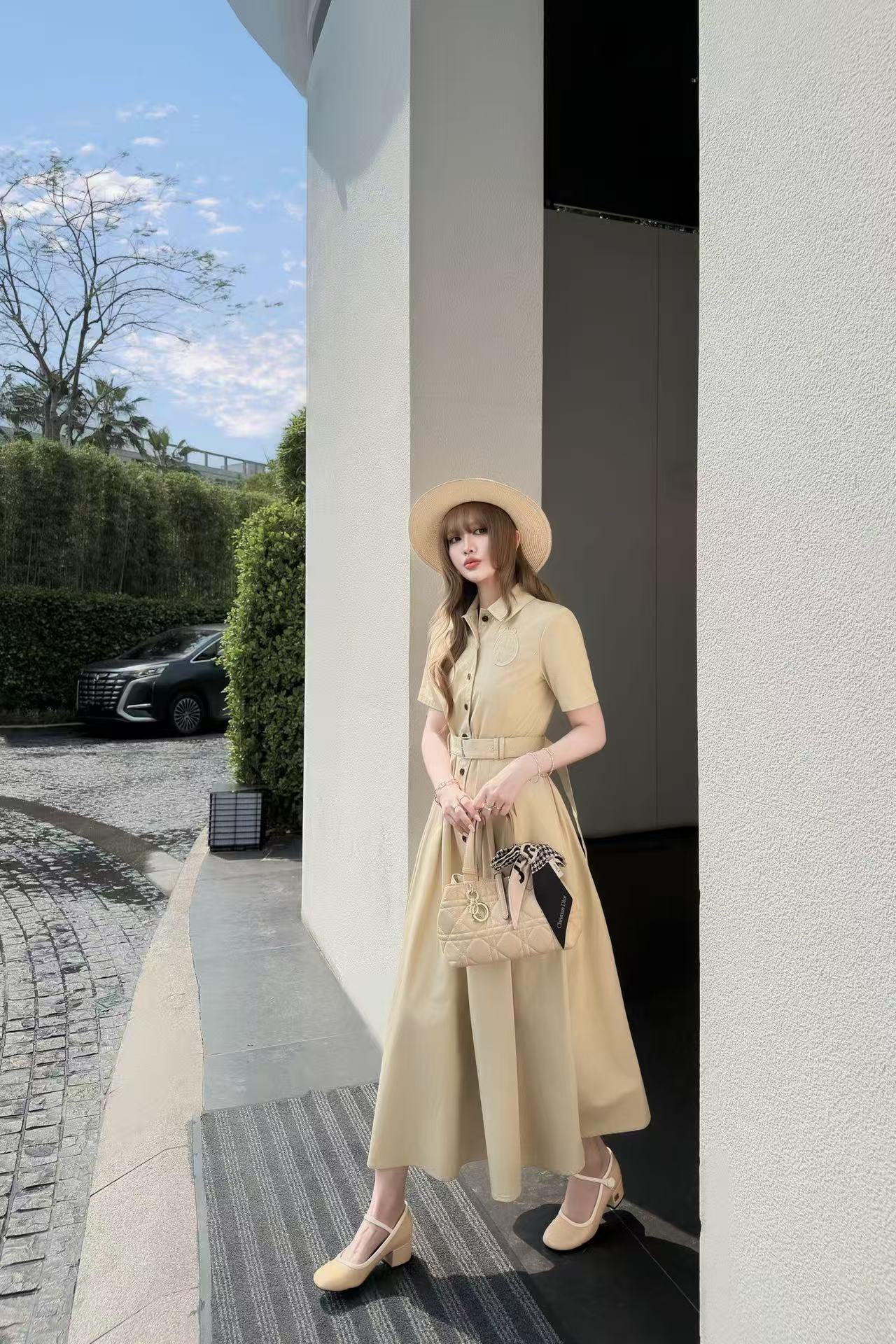 DI0R刺繍文字入り半袖ワンピース【50％割引+送料無料】