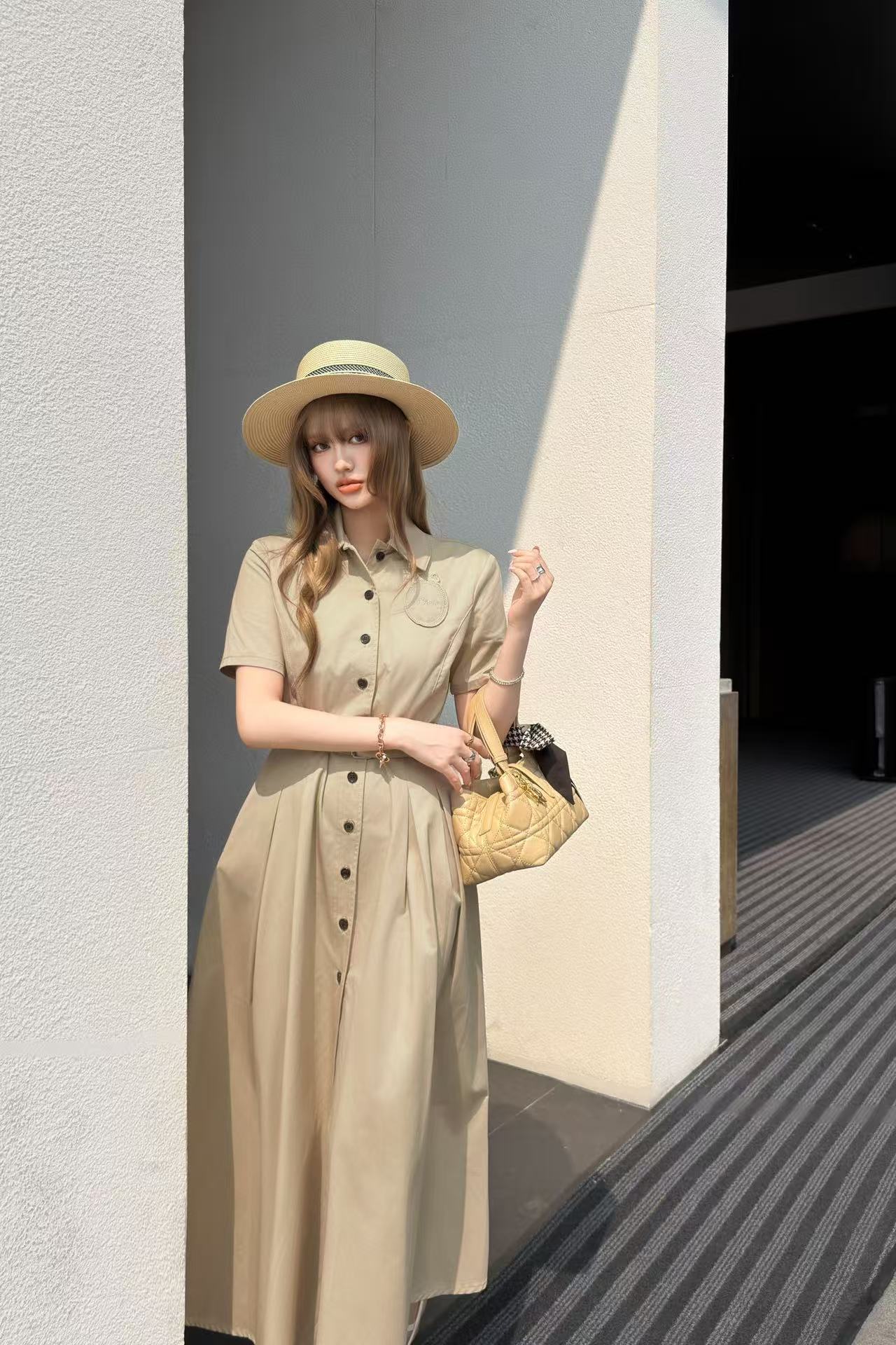 DI0R刺繍文字入り半袖ワンピース【50％割引+送料無料】