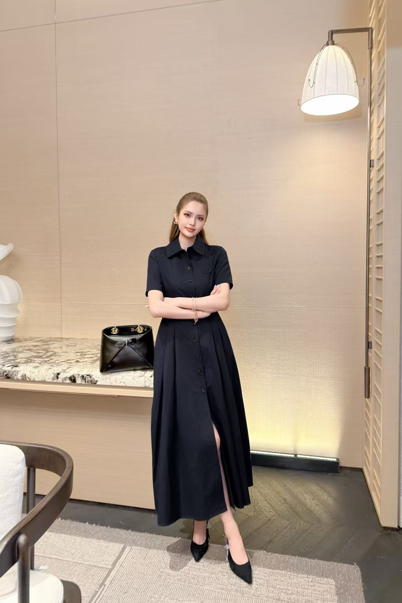 DI0R刺繍文字入り半袖ワンピース【50％割引+送料無料】