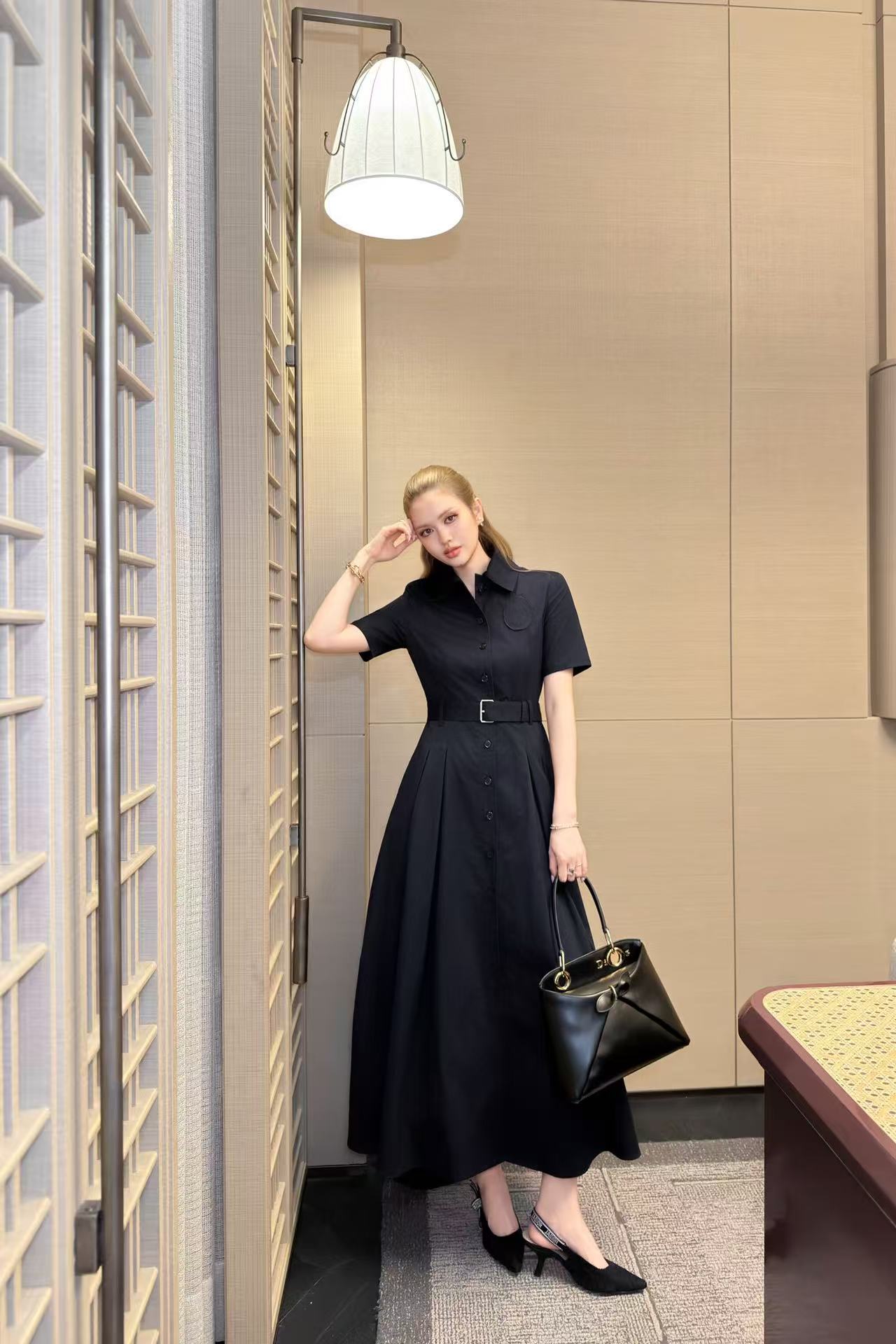 DI0R刺繍文字入り半袖ワンピース【50％割引+送料無料】