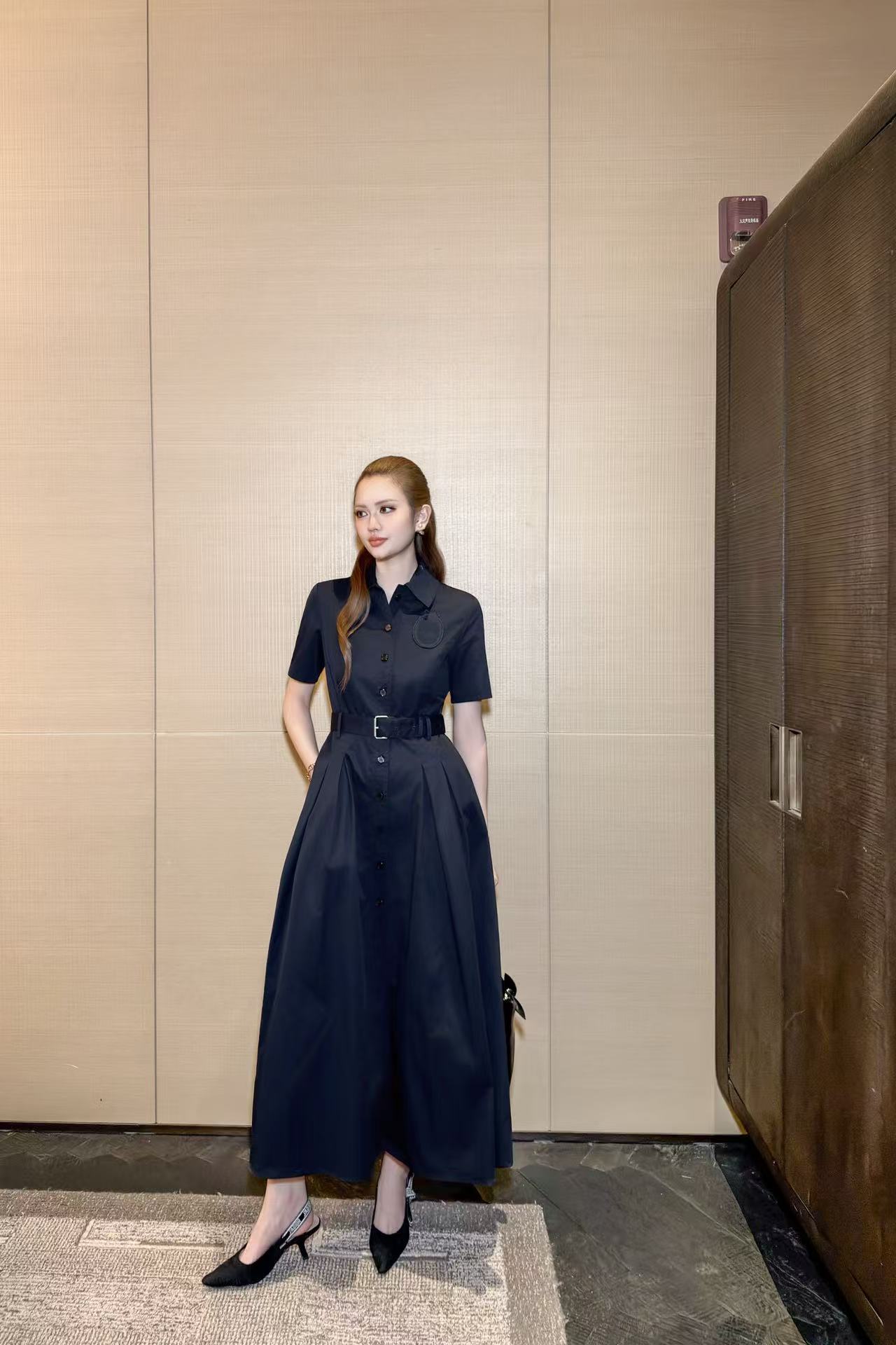 DI0R刺繍文字入り半袖ワンピース【50％割引+送料無料】