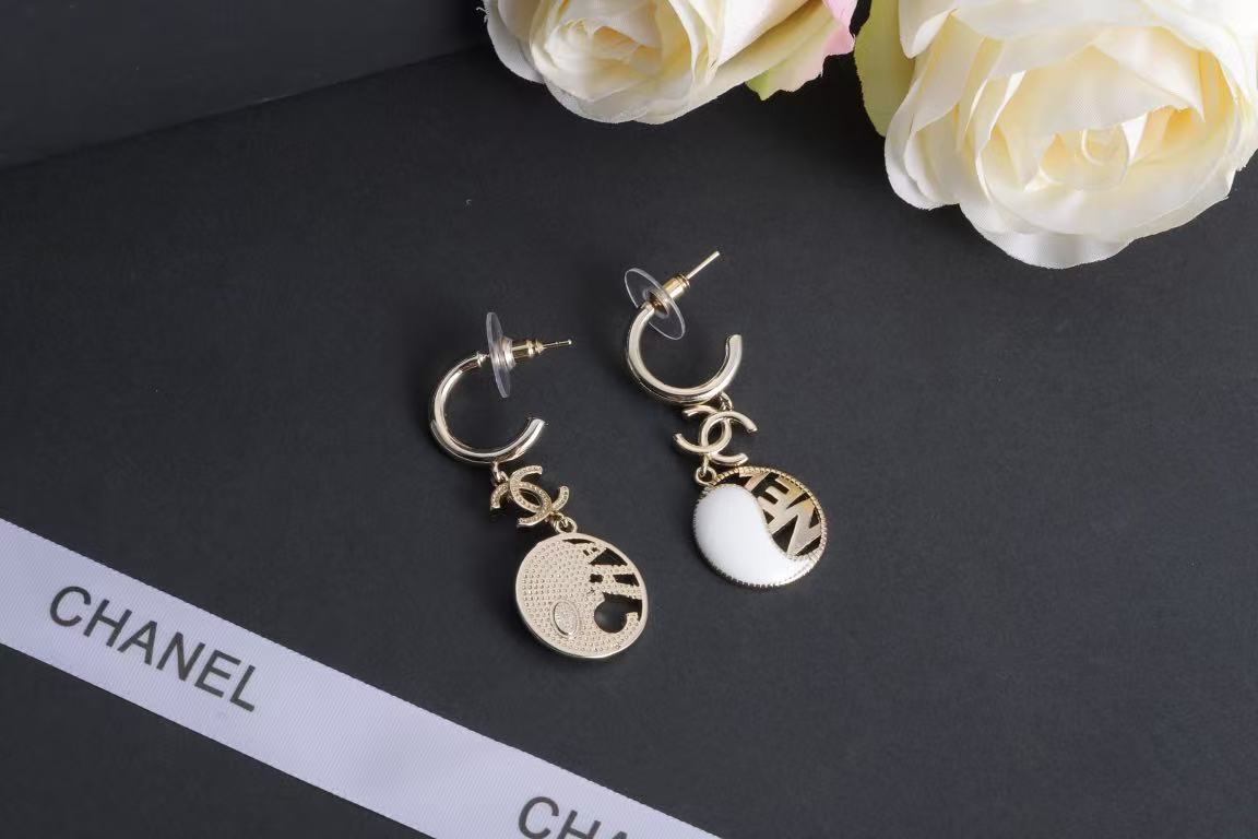 CHANE1 ブラック＆ホワイトレターフープピアス【50％割引+送料無料】