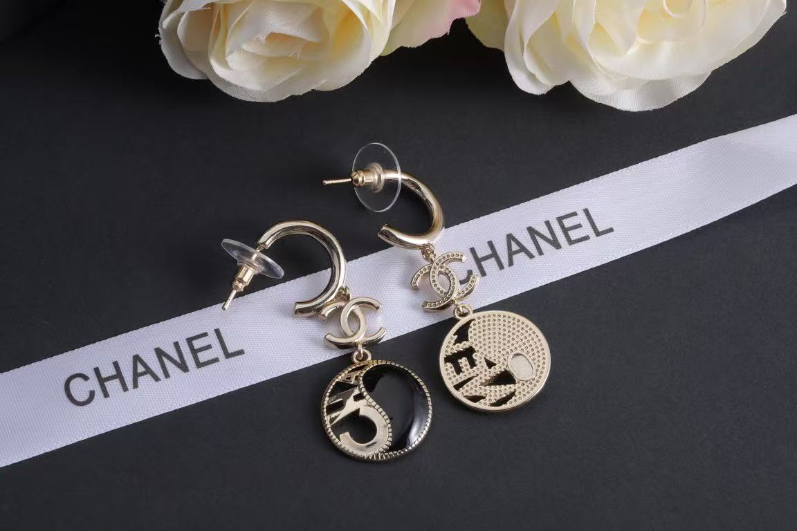 CHANE1 ブラック＆ホワイトレターフープピアス【50％割引+送料無料】