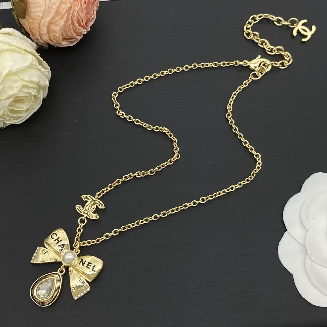 CHANE1 ダブルCバタフライネックレス【50％割引+送料無料】