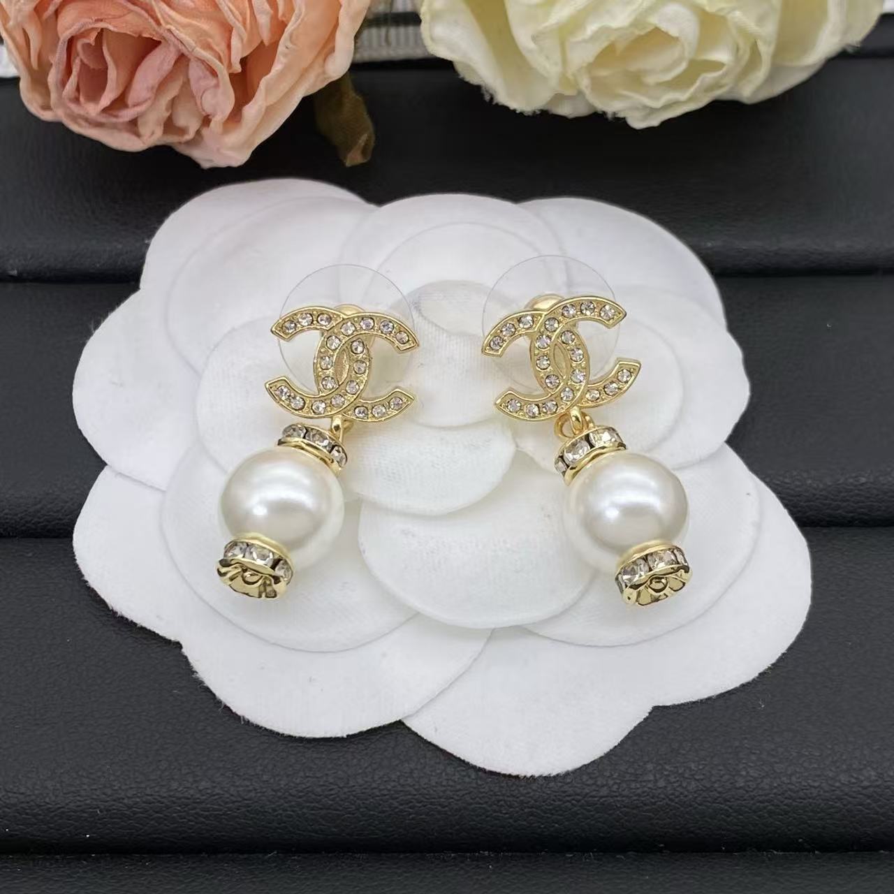 CHANE1 ダブルC ダイヤモンドスタッドピアス【50％割引+送料無料】