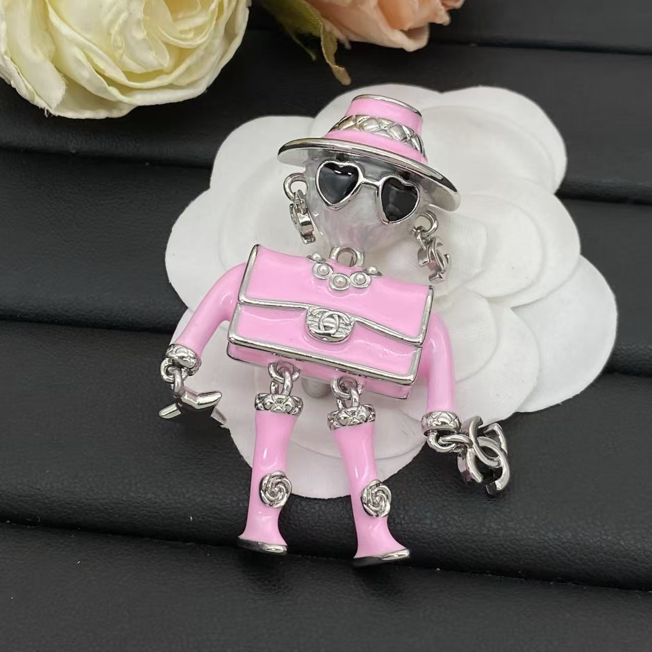 CHANE1 ダブルCフィギュア ピンクブローチ【50％割引+送料無料】