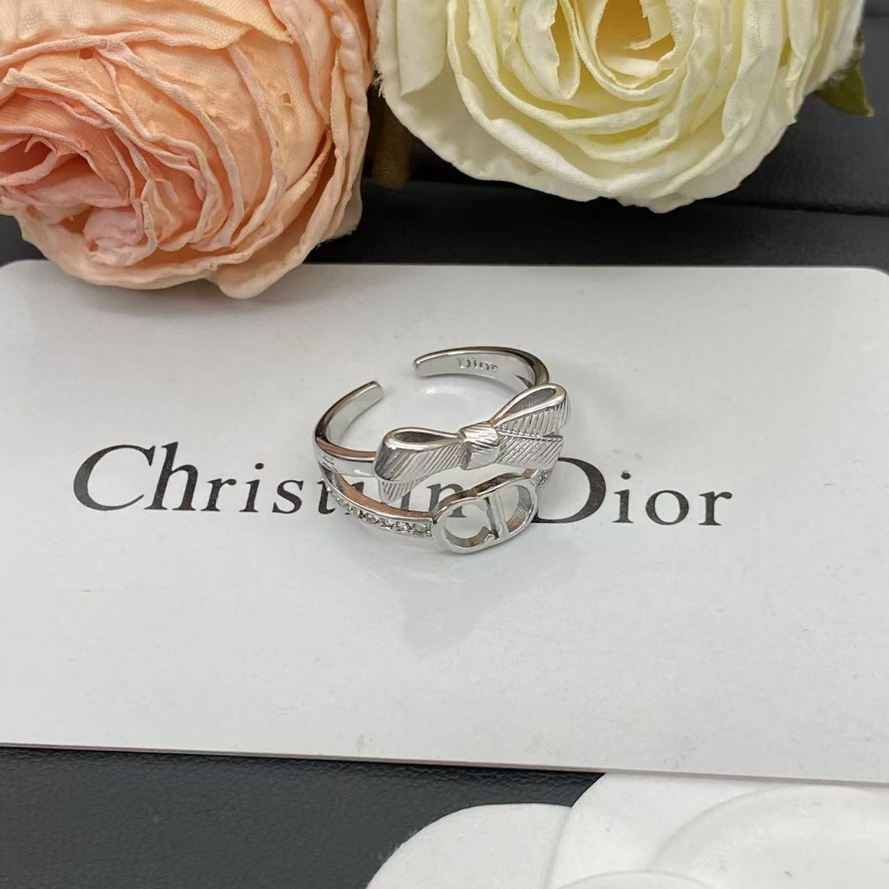 DI0RバタフライCDダイヤモンドスタッドピアス【50％割引+送料無料】