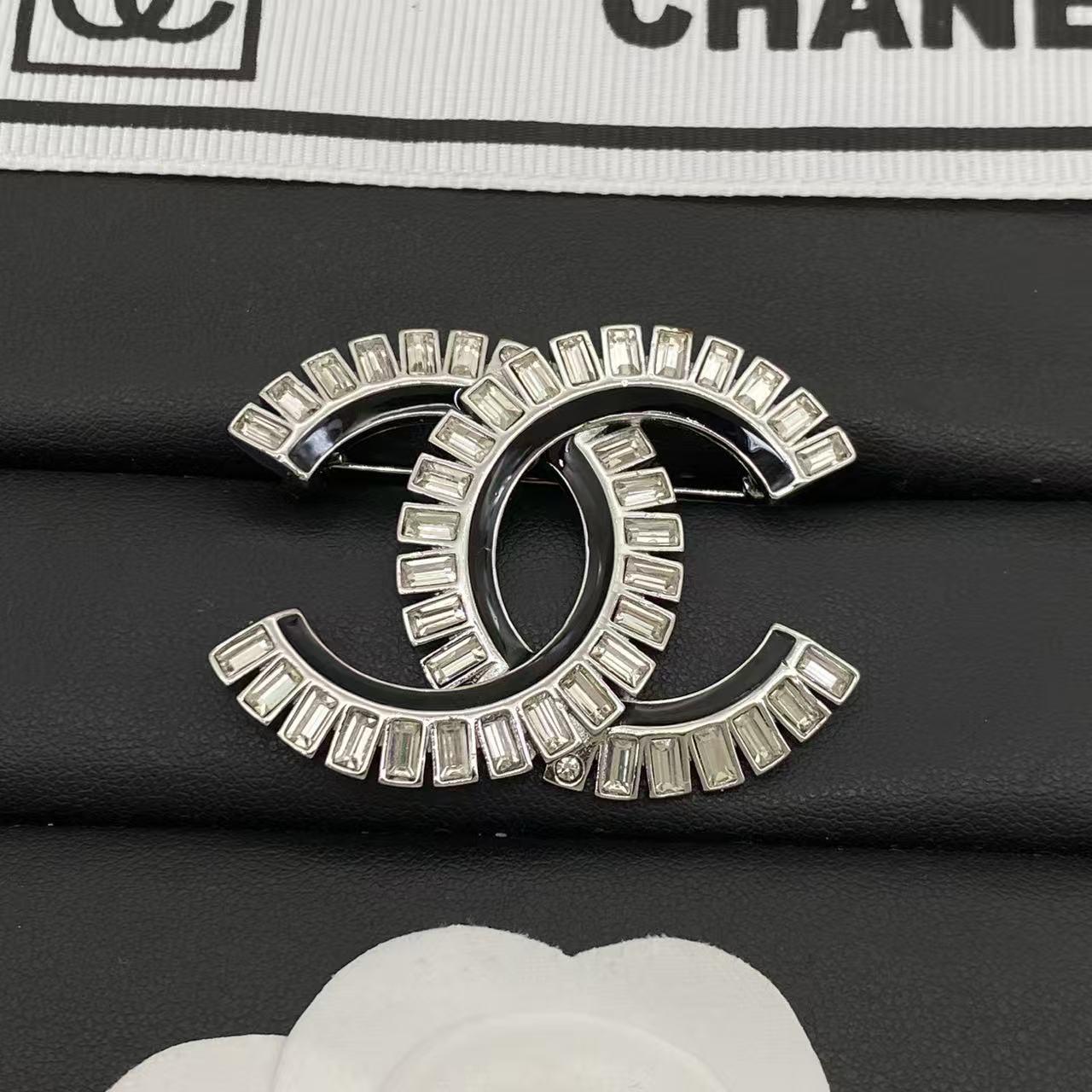 CHANE1 ダブルC ダイヤモンドブローチ【50％割引+送料無料】