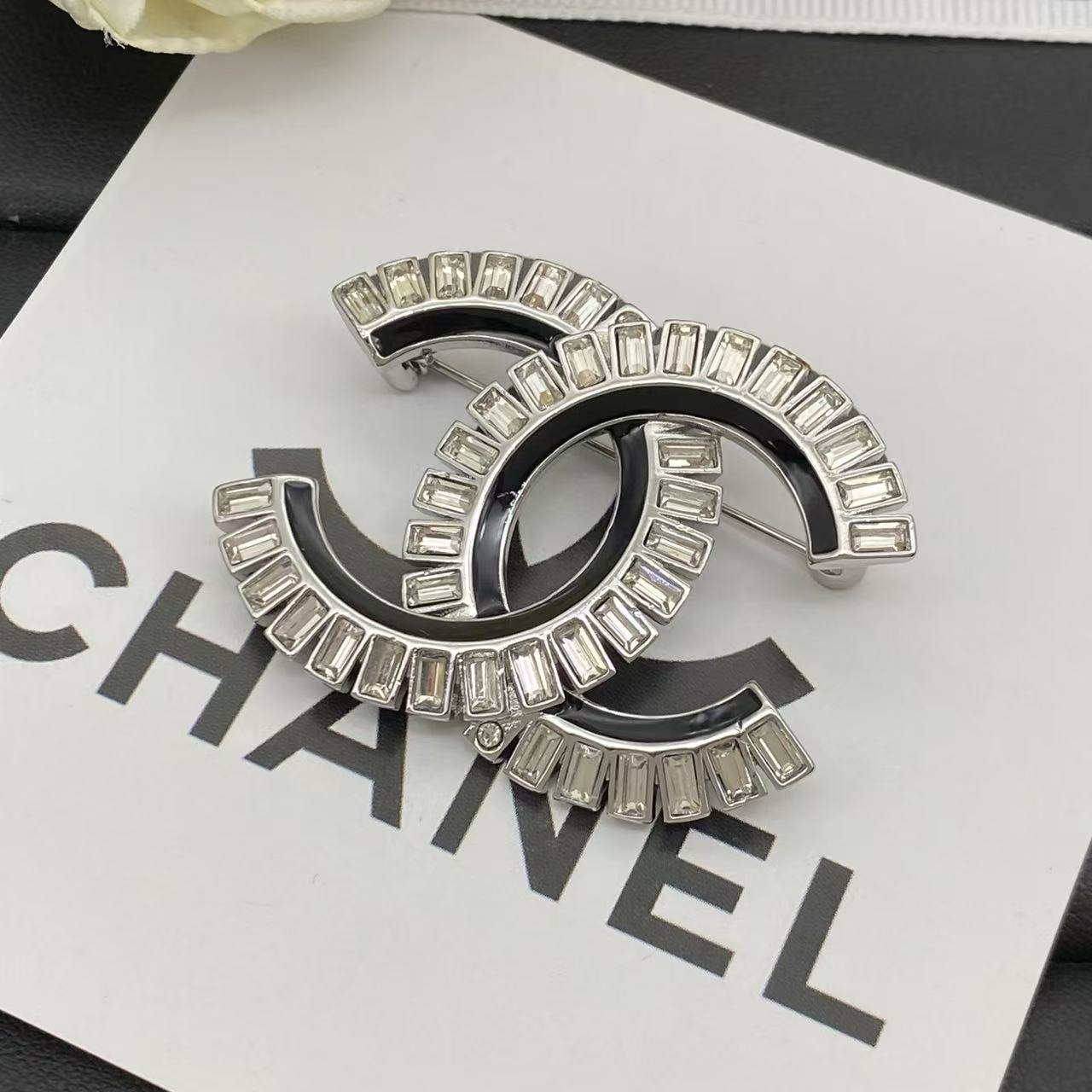 CHANE1 ダブルC ダイヤモンドブローチ【50％割引+送料無料】