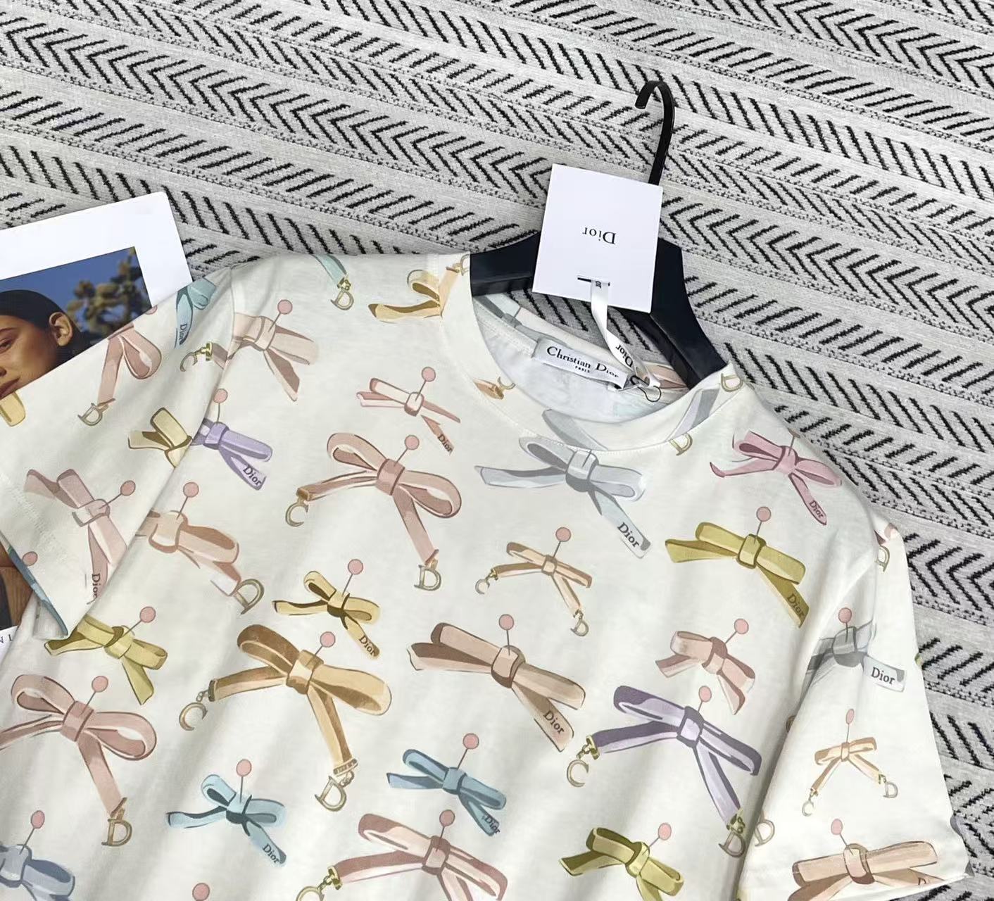 DI0R蝶柄Tシャツ【50％割引+送料無料】