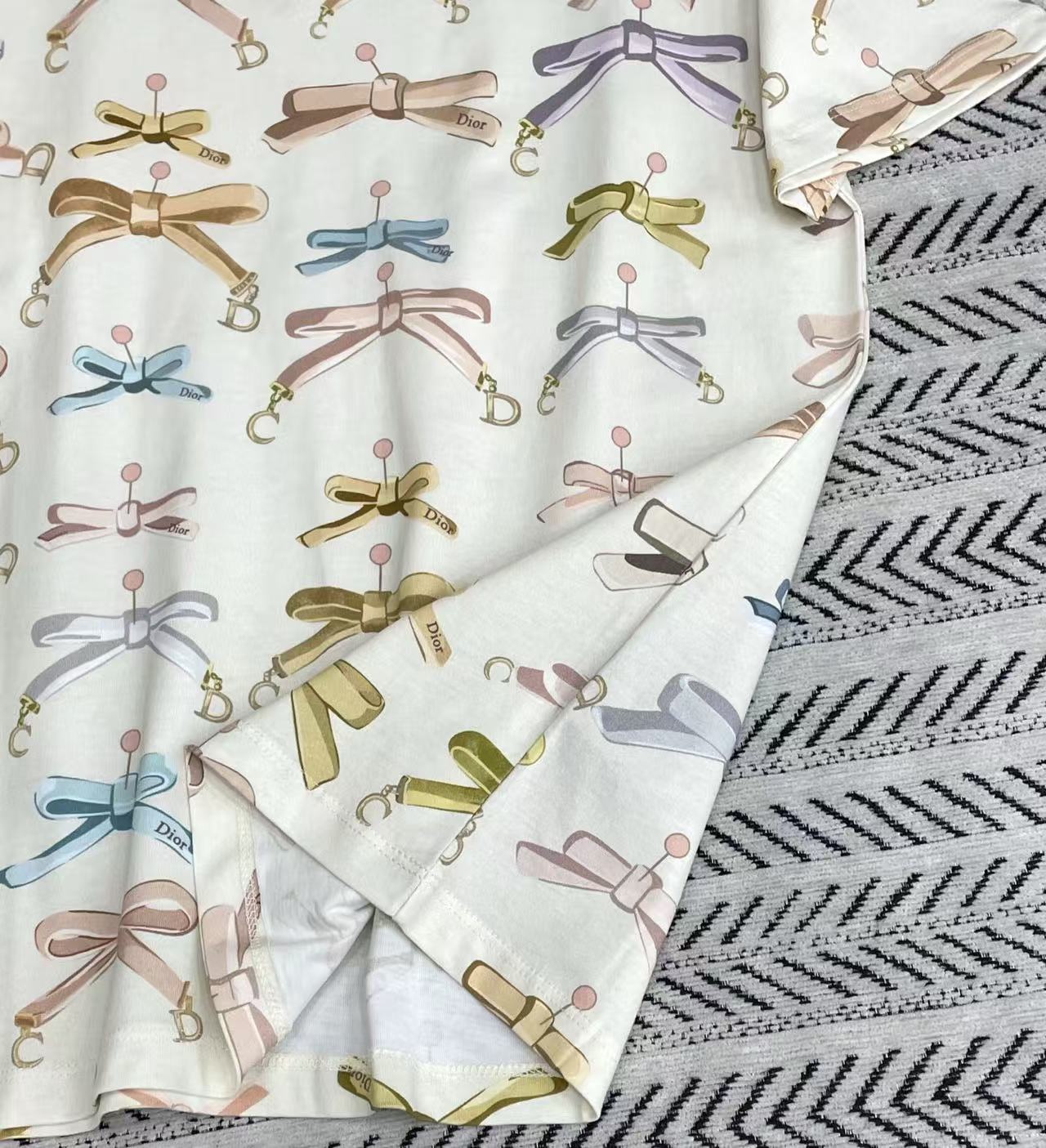 DI0R蝶柄Tシャツ【50％割引+送料無料】