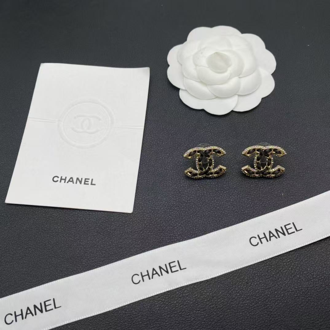 CHANE1 レザー ダイヤモンド ダブルC ブローチ【50％割引+送料無料】