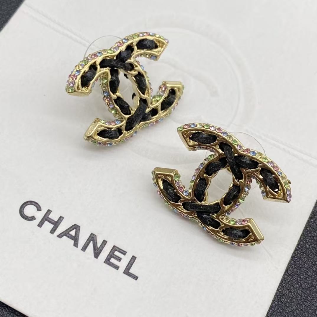 CHANE1 レザー ダイヤモンド ダブルC ブローチ【50％割引+送料無料】