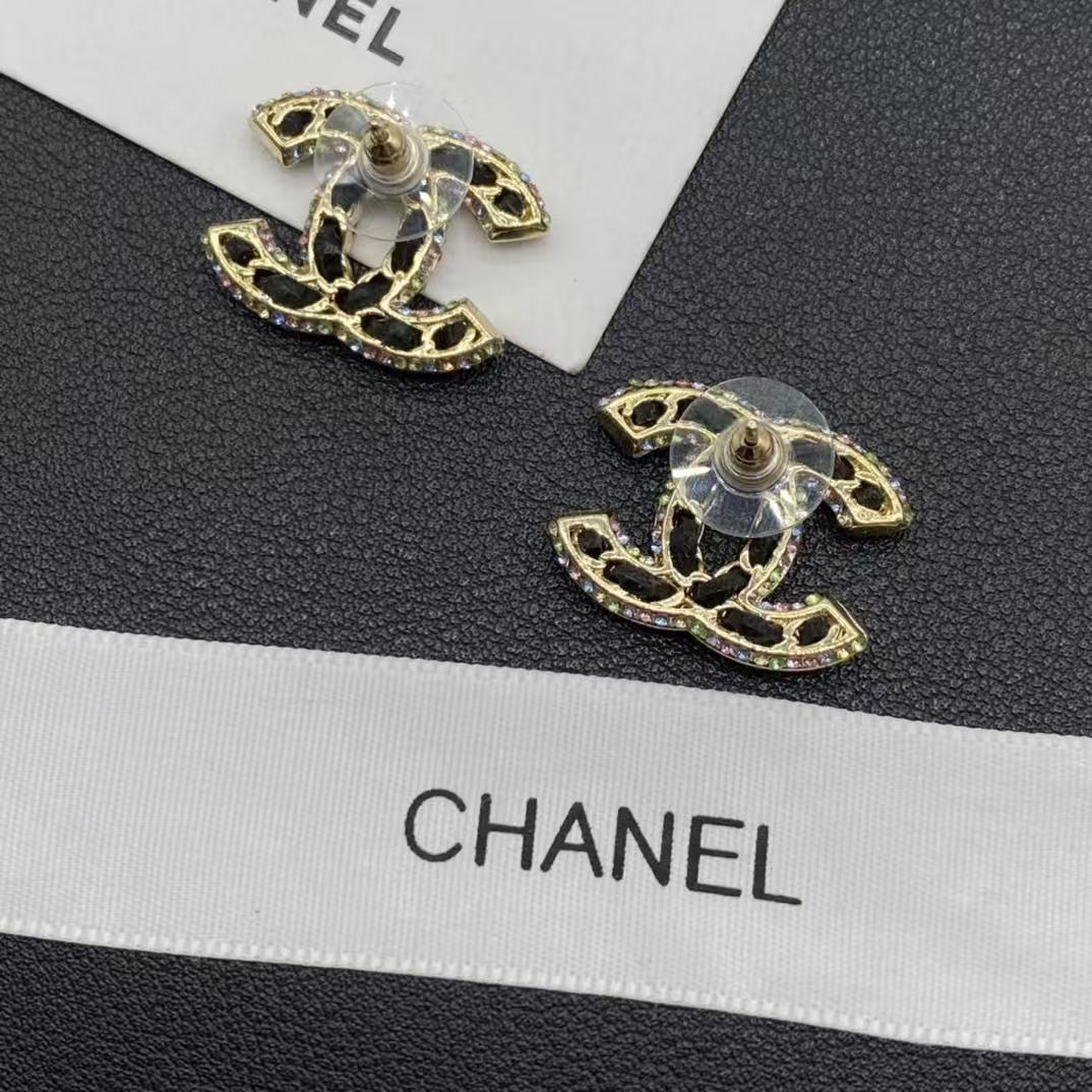 CHANE1 レザー ダイヤモンド ダブルC ブローチ【50％割引+送料無料】