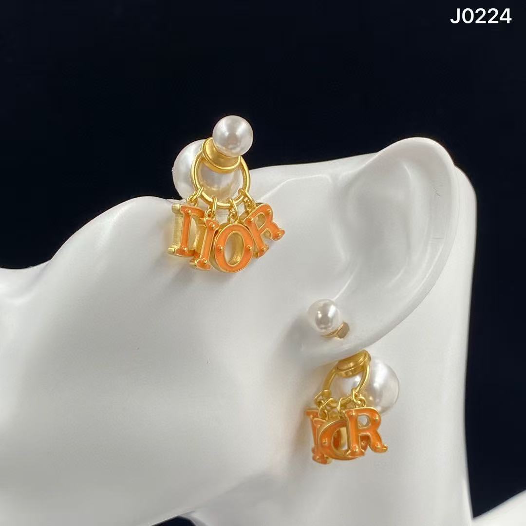 DIOR パール レター スタッドピアス【50％割引+送料無料】