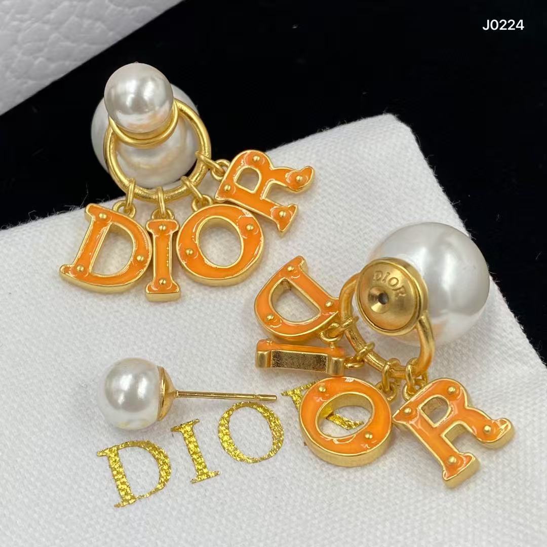 DIOR パール レター スタッドピアス【50％割引+送料無料】