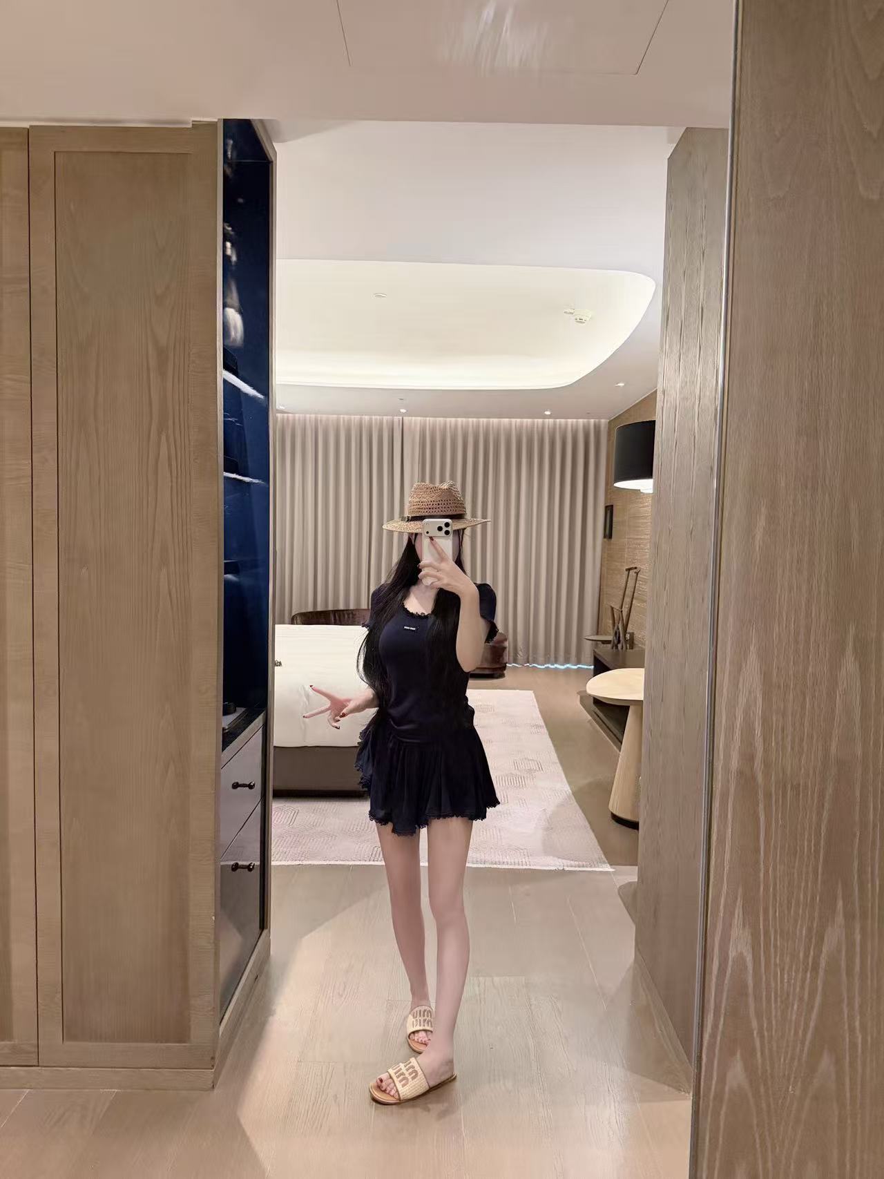 M1UM1U ミニマルレタリング Tシャツ＆スカート 2点セット【50％割引+送料無料】