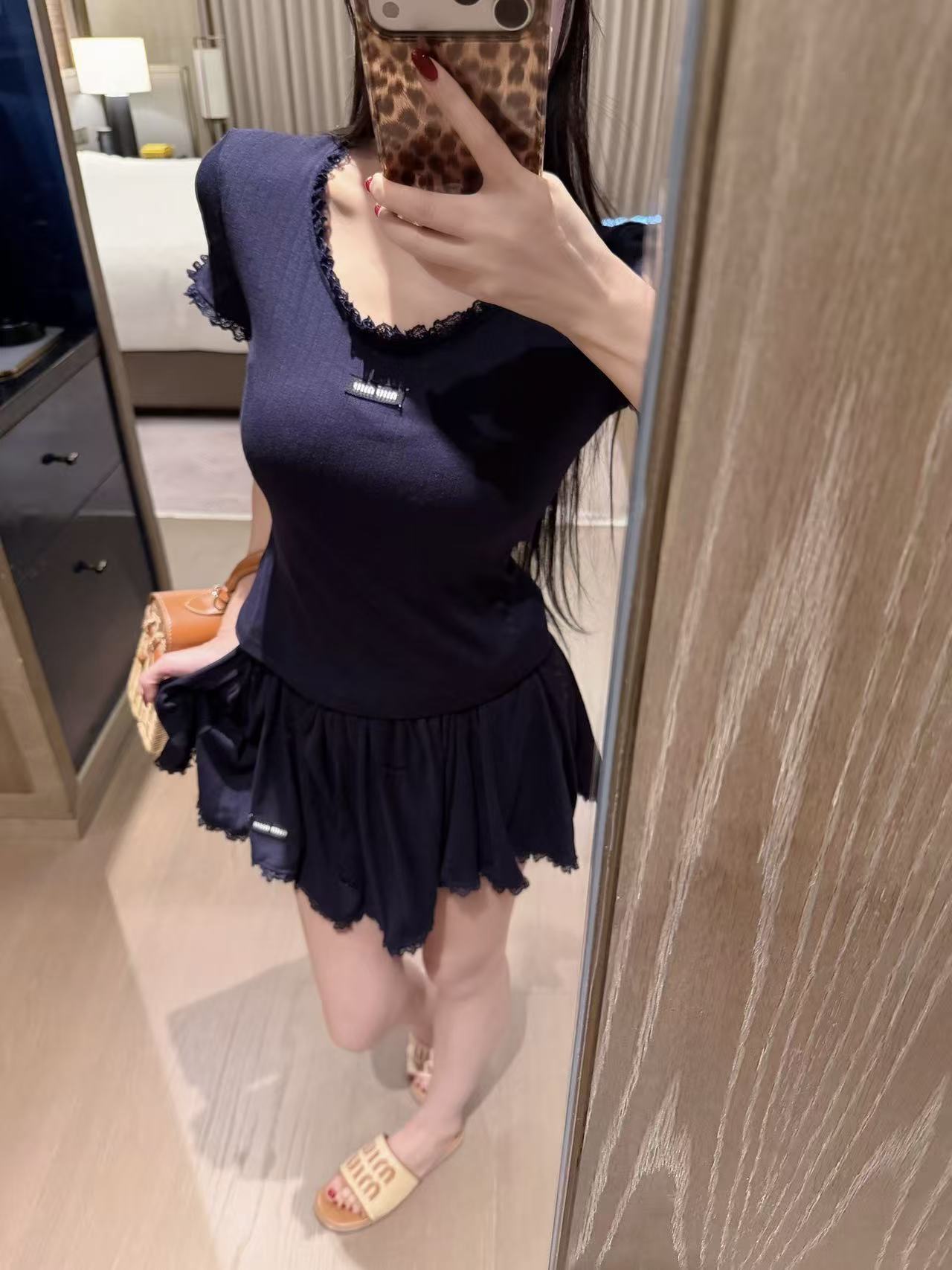 M1UM1U ミニマルレタリング Tシャツ＆スカート 2点セット【50％割引+送料無料】