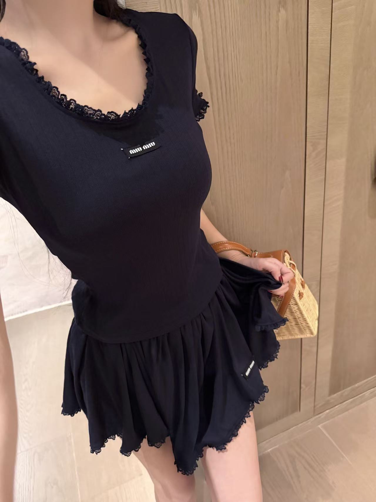 M1UM1U ミニマルレタリング Tシャツ＆スカート 2点セット【50％割引+送料無料】